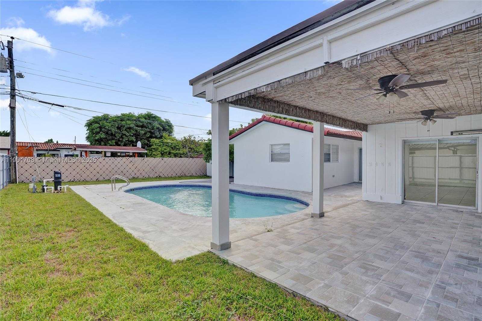 Small Image of 5750 NORTH WEST 111TH ST, Hialeah Number 32
