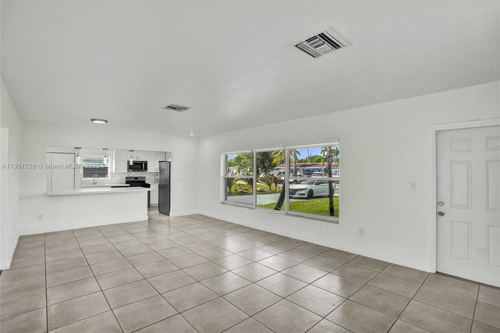 Small Image of 5750 NORTH WEST 111TH ST, Hialeah Number 6