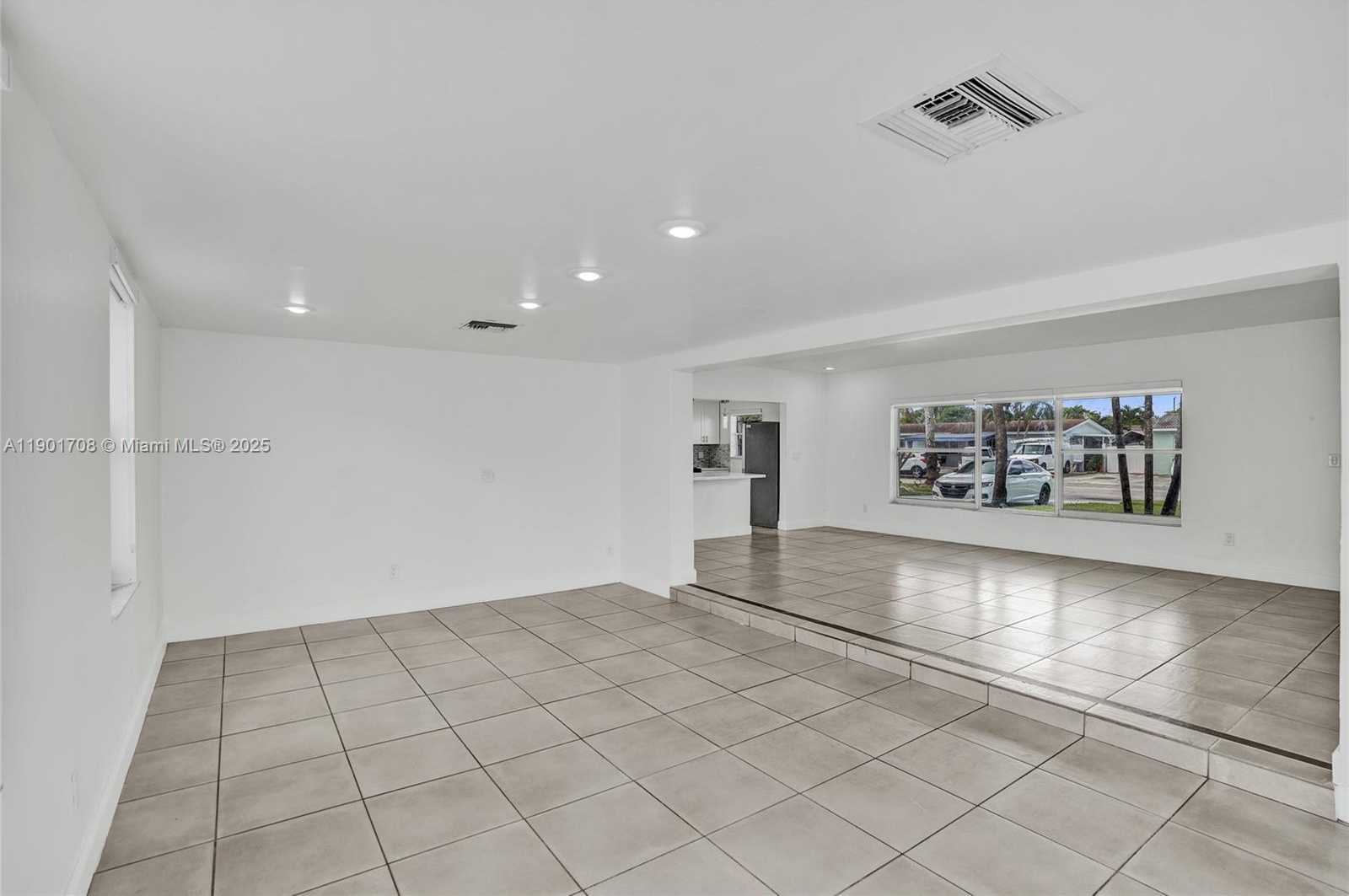 Small Image of 5750 NORTH WEST 111TH ST, Hialeah Number 7