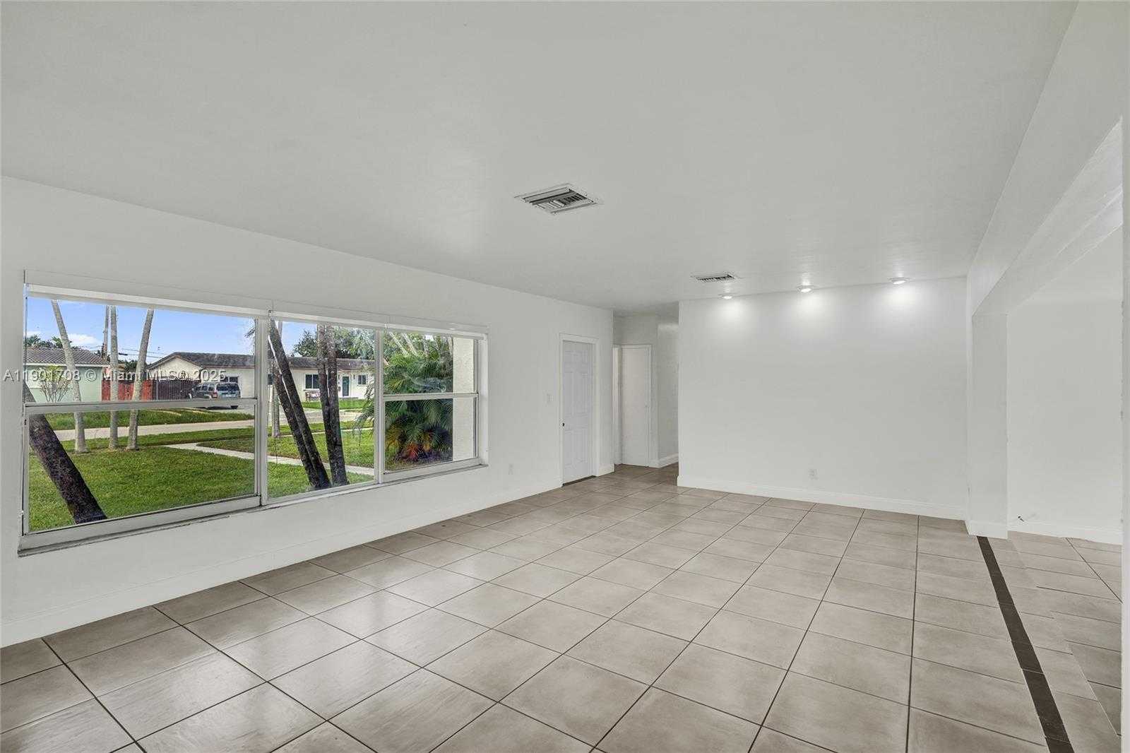 Small Image of 5750 NORTH WEST 111TH ST, Hialeah Number 9