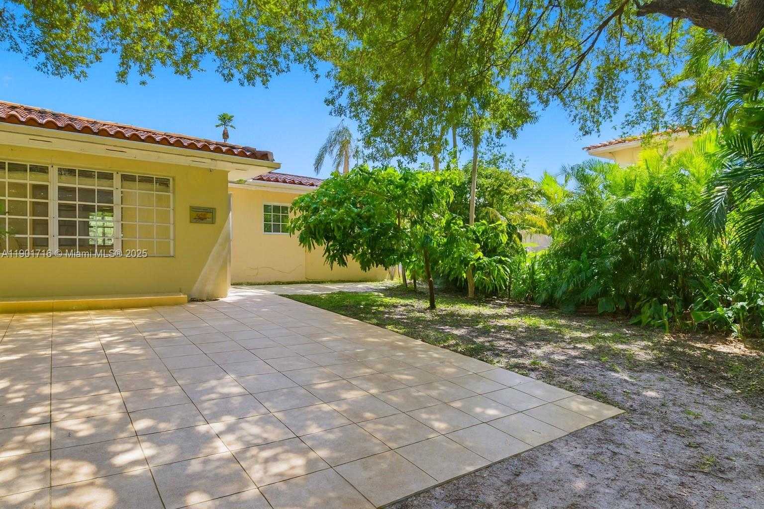 Small Image of 3300 SEGOVIA ST #B, Coral Gables Number 11