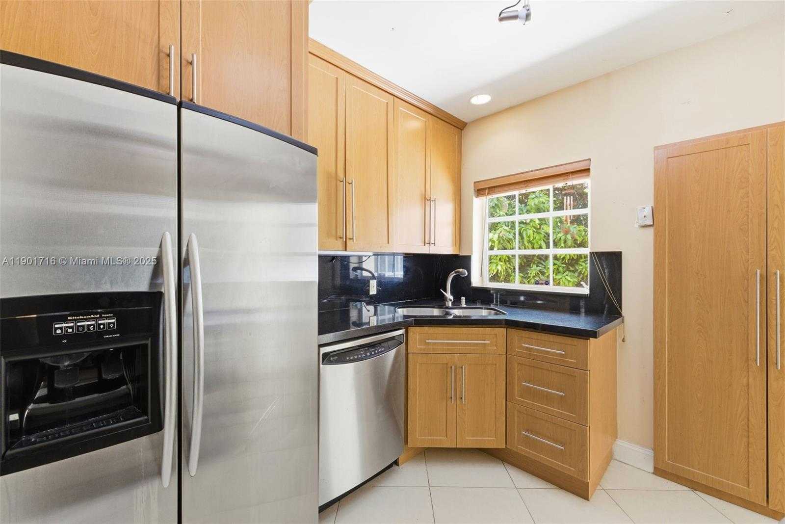 Small Image of 3300 SEGOVIA ST #B, Coral Gables Number 4