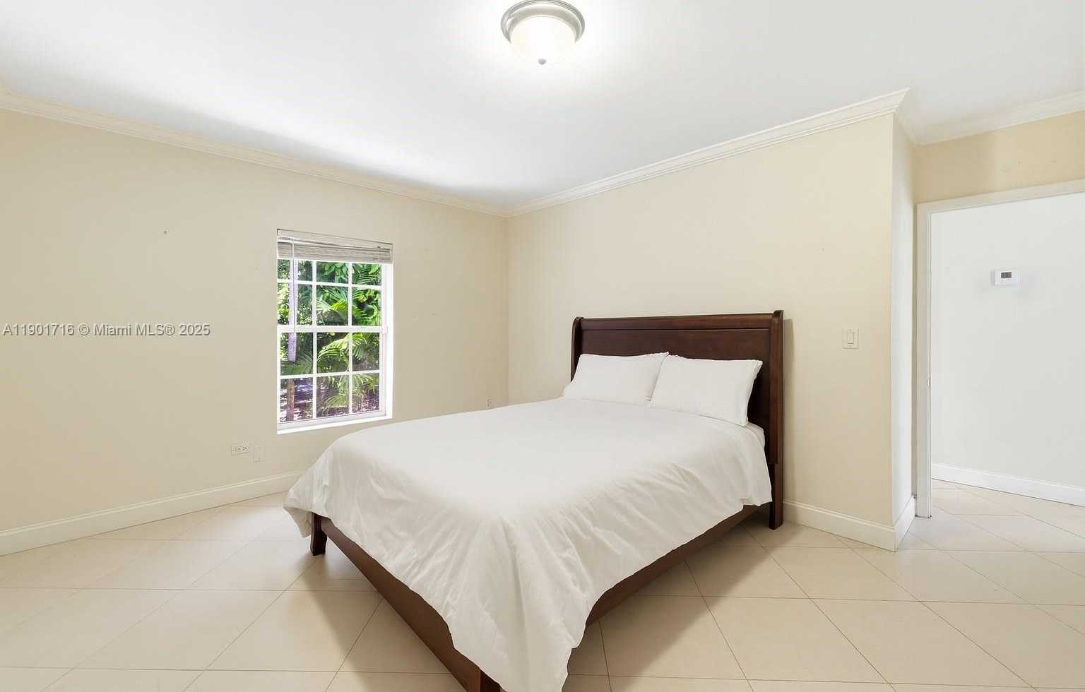 Small Image of 3300 SEGOVIA ST #B, Coral Gables Number 8
