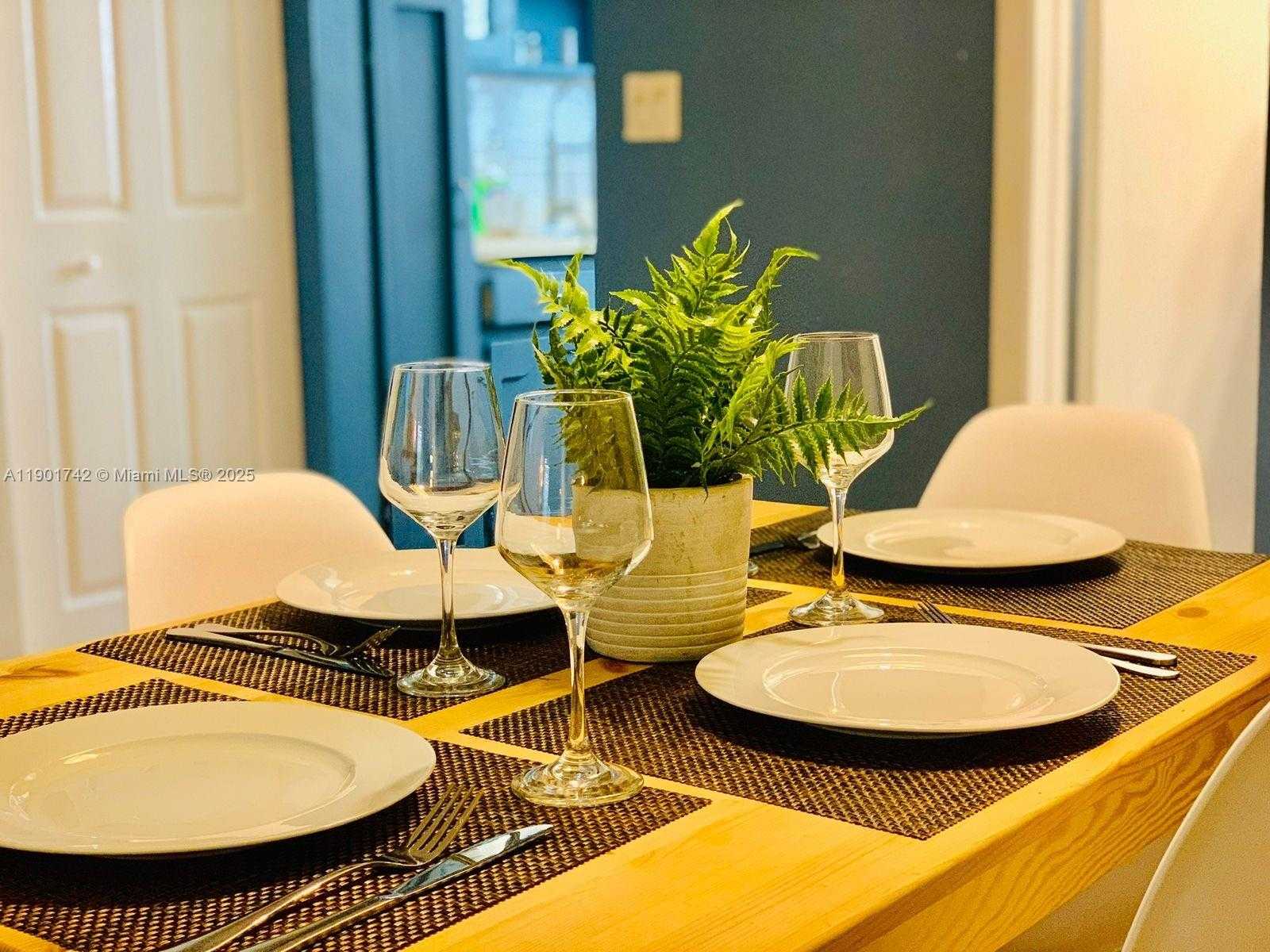 Small Image of 825 EUCLID AVE #3, Miami Beach Number 7