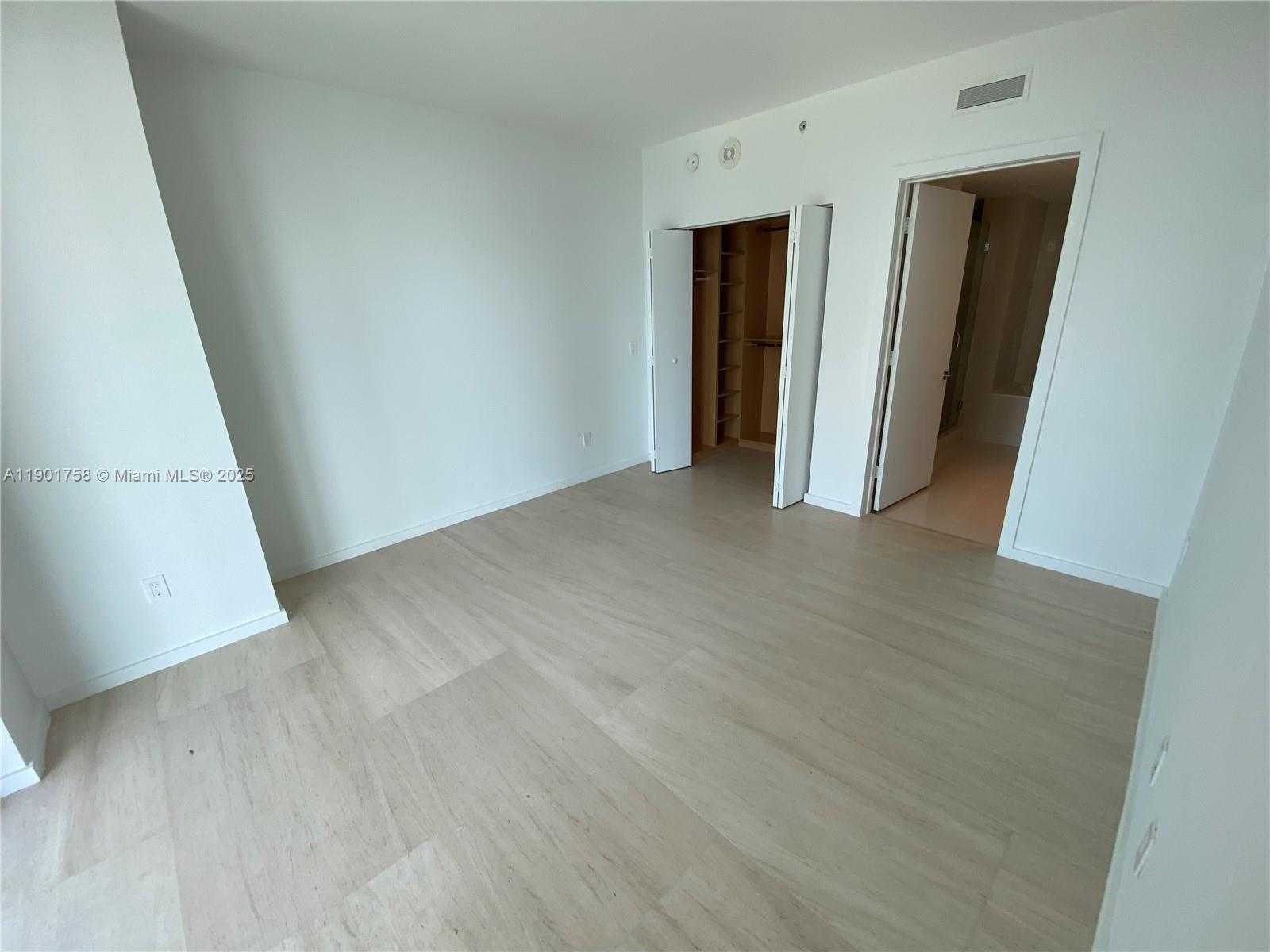 Imagen de Pequeño Objeto