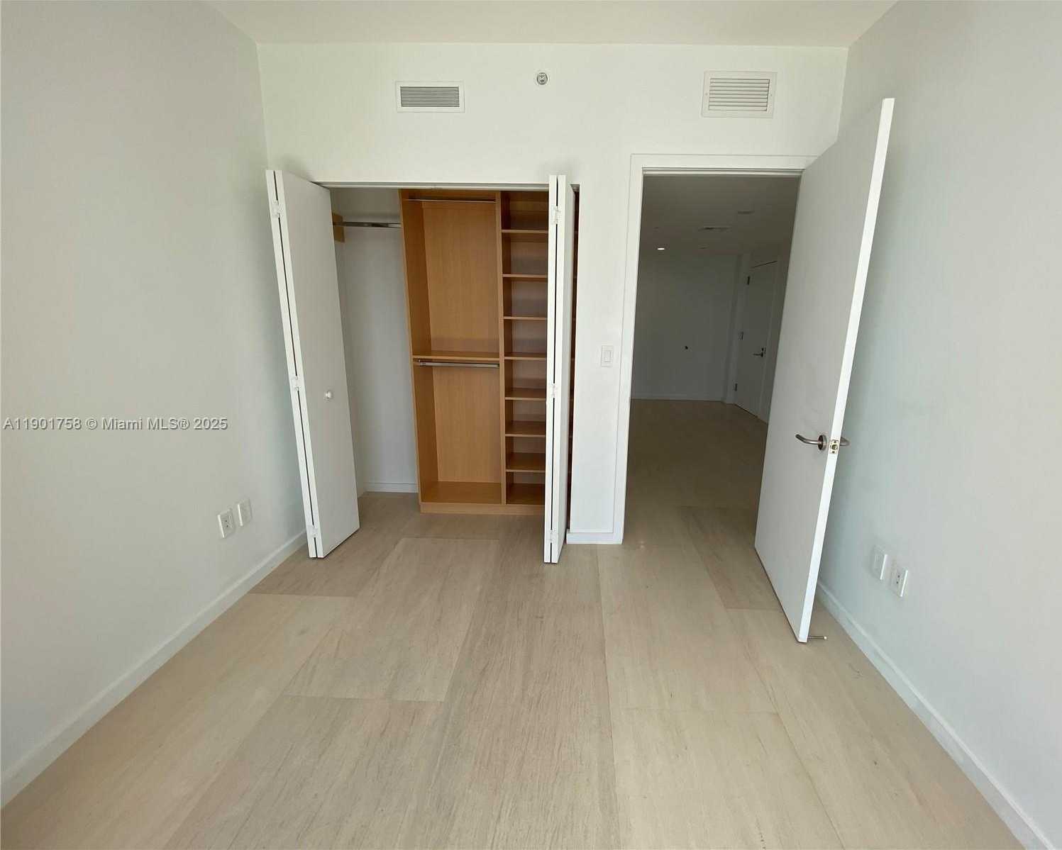 Imagen de Pequeño Objeto