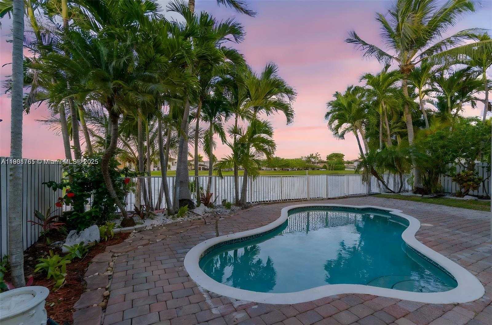 Small Image of 6425 SOUTH WEST 164TH AVE, Miami Number 32