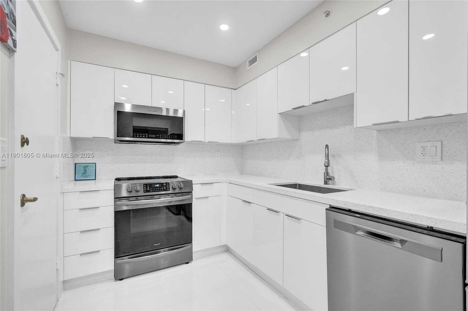 Small Image of 2501 SOUTH OCEAN DR #1128 Available Dec 26), Hollywood Number 18