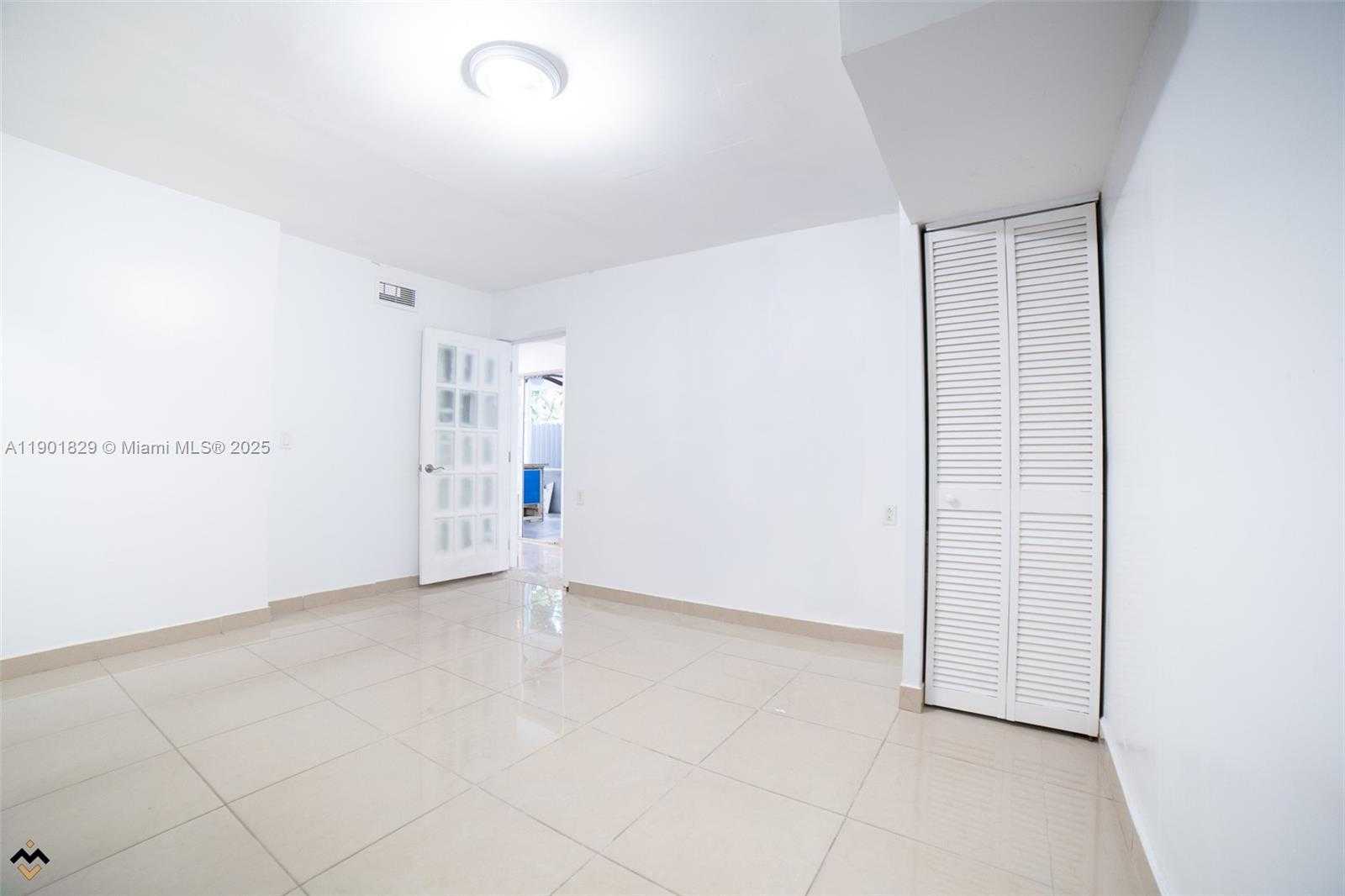 Small Image of 12615 EAST RANDALL PARK DR, Miami Number 18