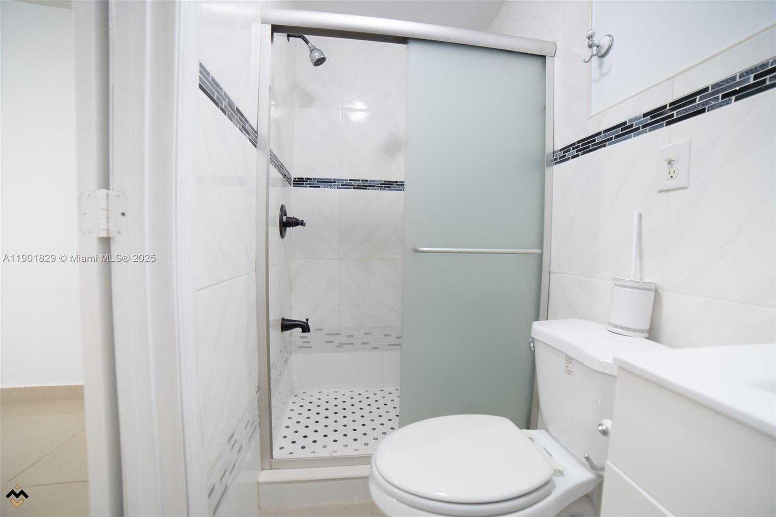 Small Image of 12615 EAST RANDALL PARK DR, Miami Number 20