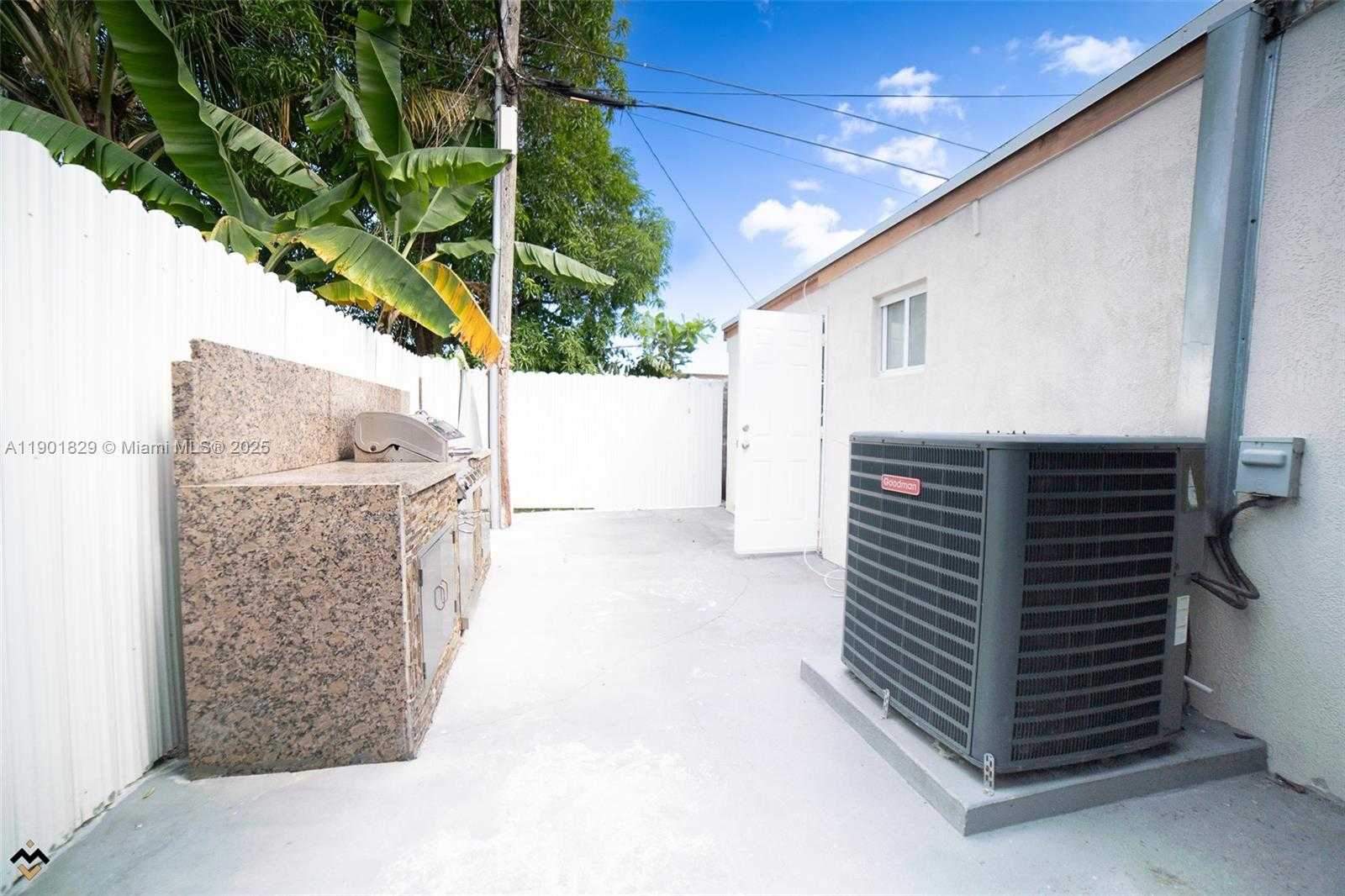 Small Image of 12615 EAST RANDALL PARK DR, Miami Number 27