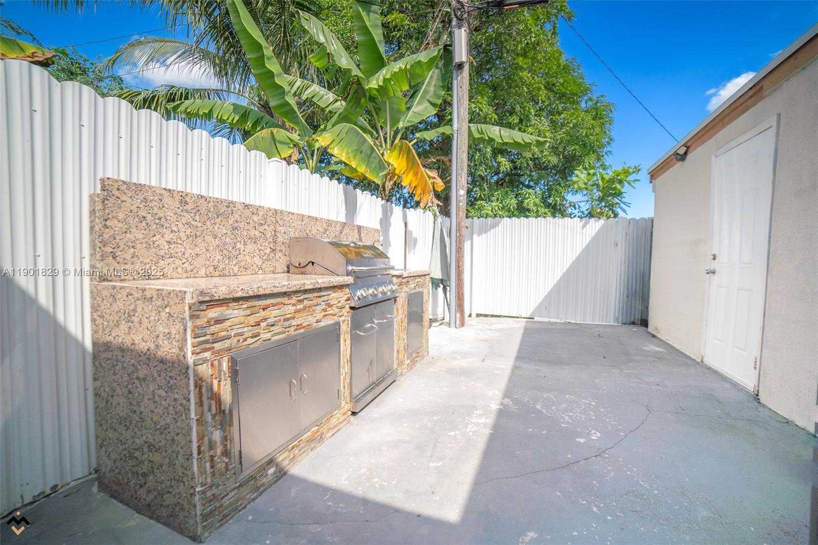 Small Image of 12615 EAST RANDALL PARK DR, Miami Number 28