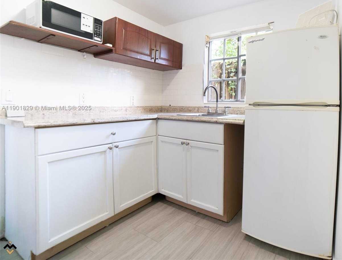 Small Image of 12615 EAST RANDALL PARK DR, Miami Number 32