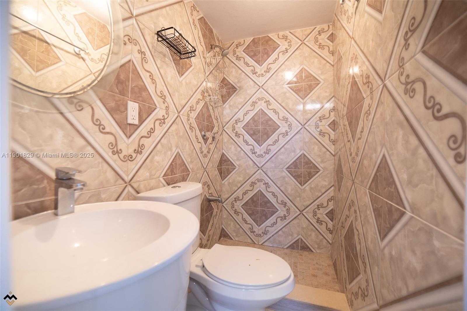 Small Image of 12615 EAST RANDALL PARK DR, Miami Number 35