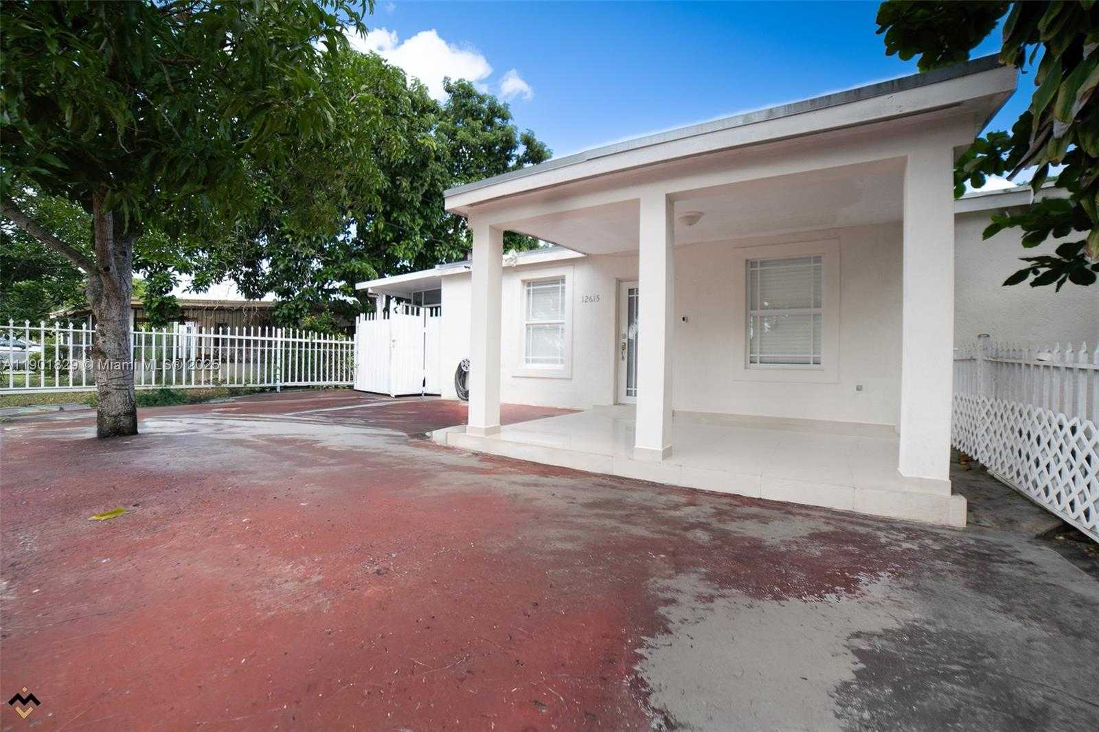 Small Image of 12615 EAST RANDALL PARK DR, Miami Number 38