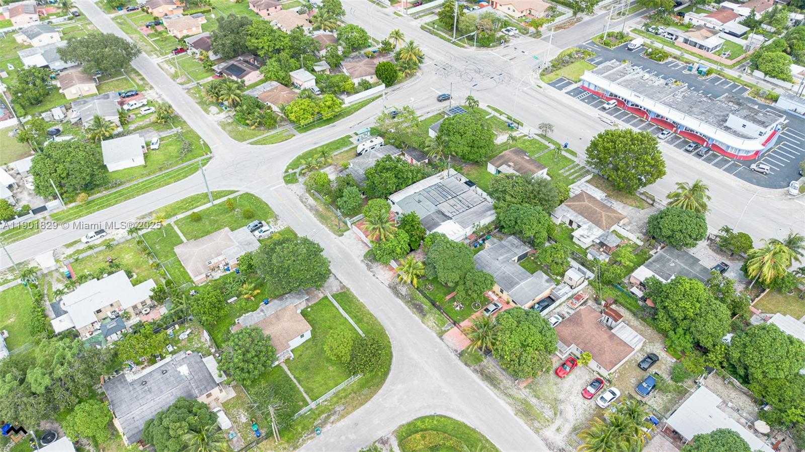 Small Image of 12615 EAST RANDALL PARK DR, Miami Number 41