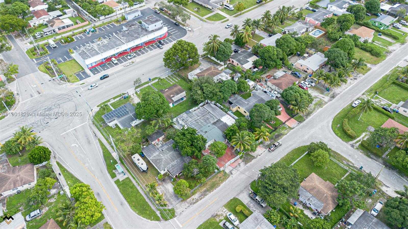 Small Image of 12615 EAST RANDALL PARK DR, Miami Number 43