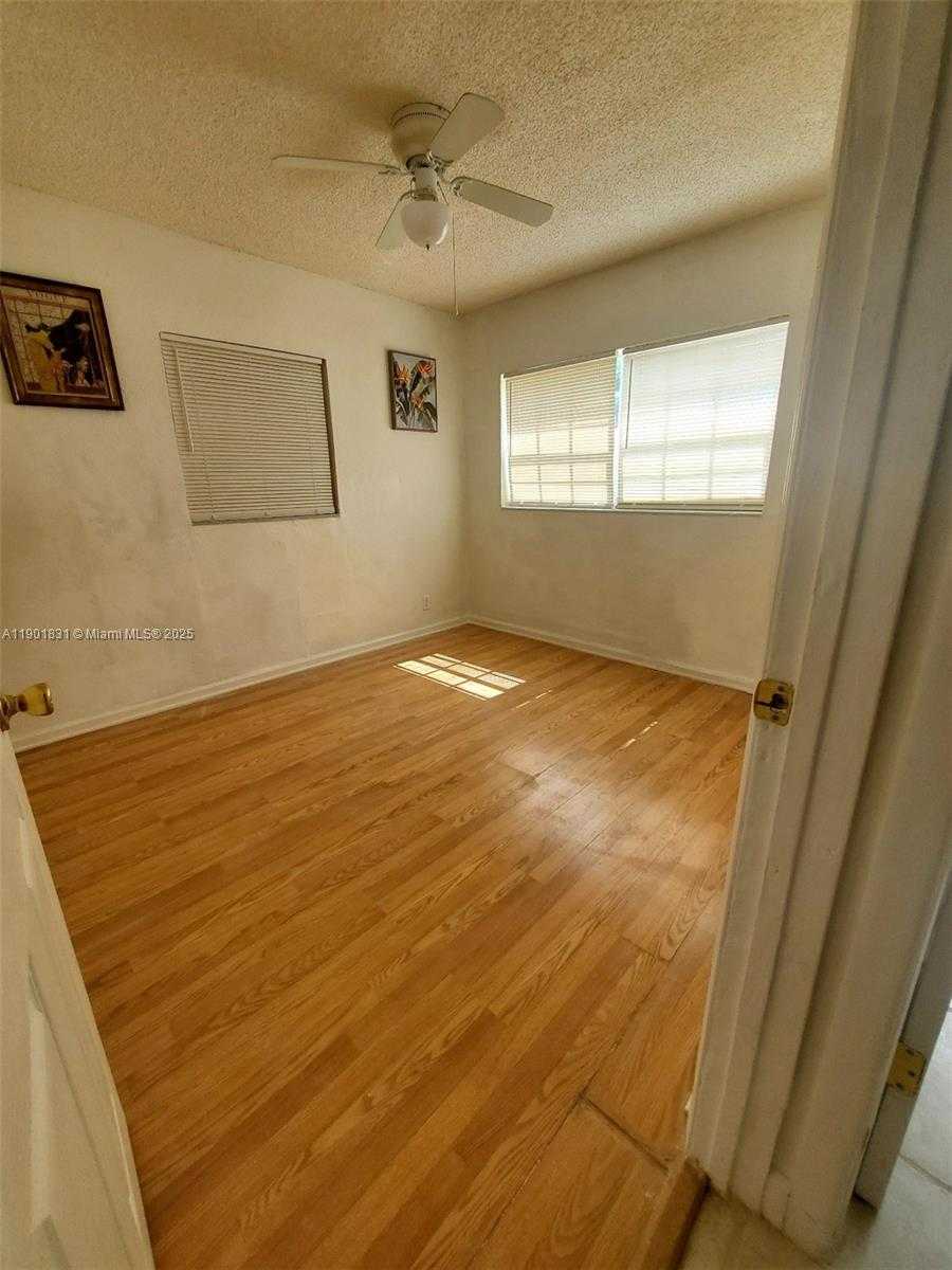 Small Image of Hollywood Number 10