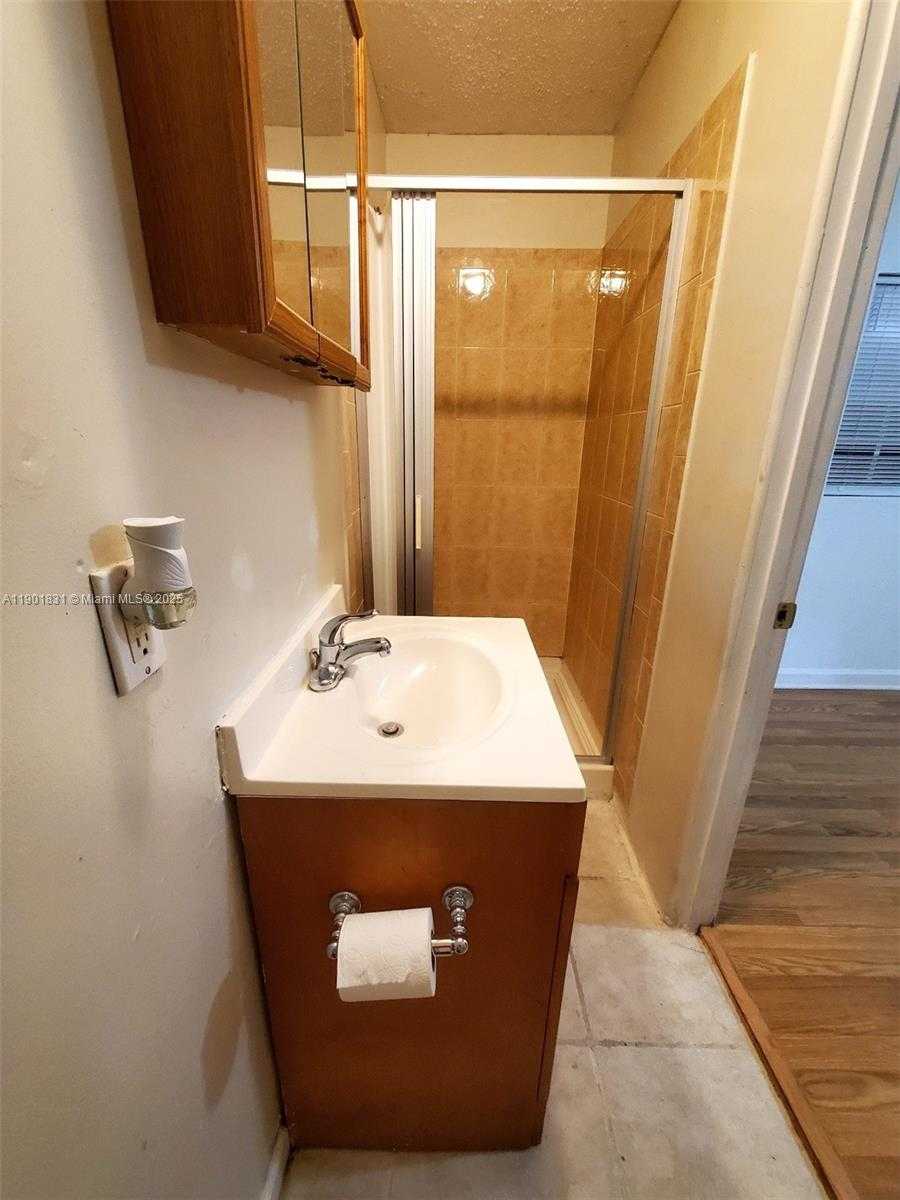 Small Image of Hollywood Number 11