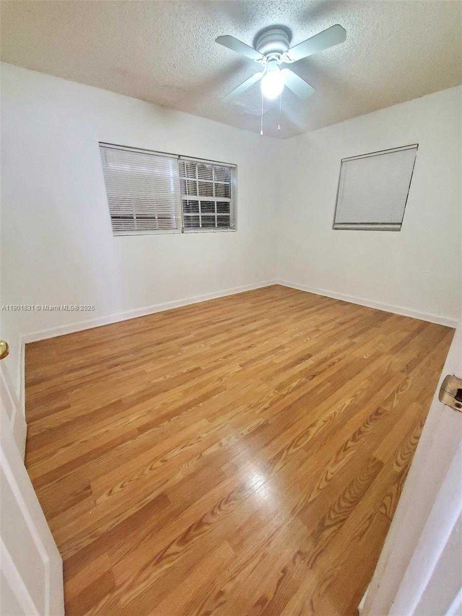 Small Image of Hollywood Number 12