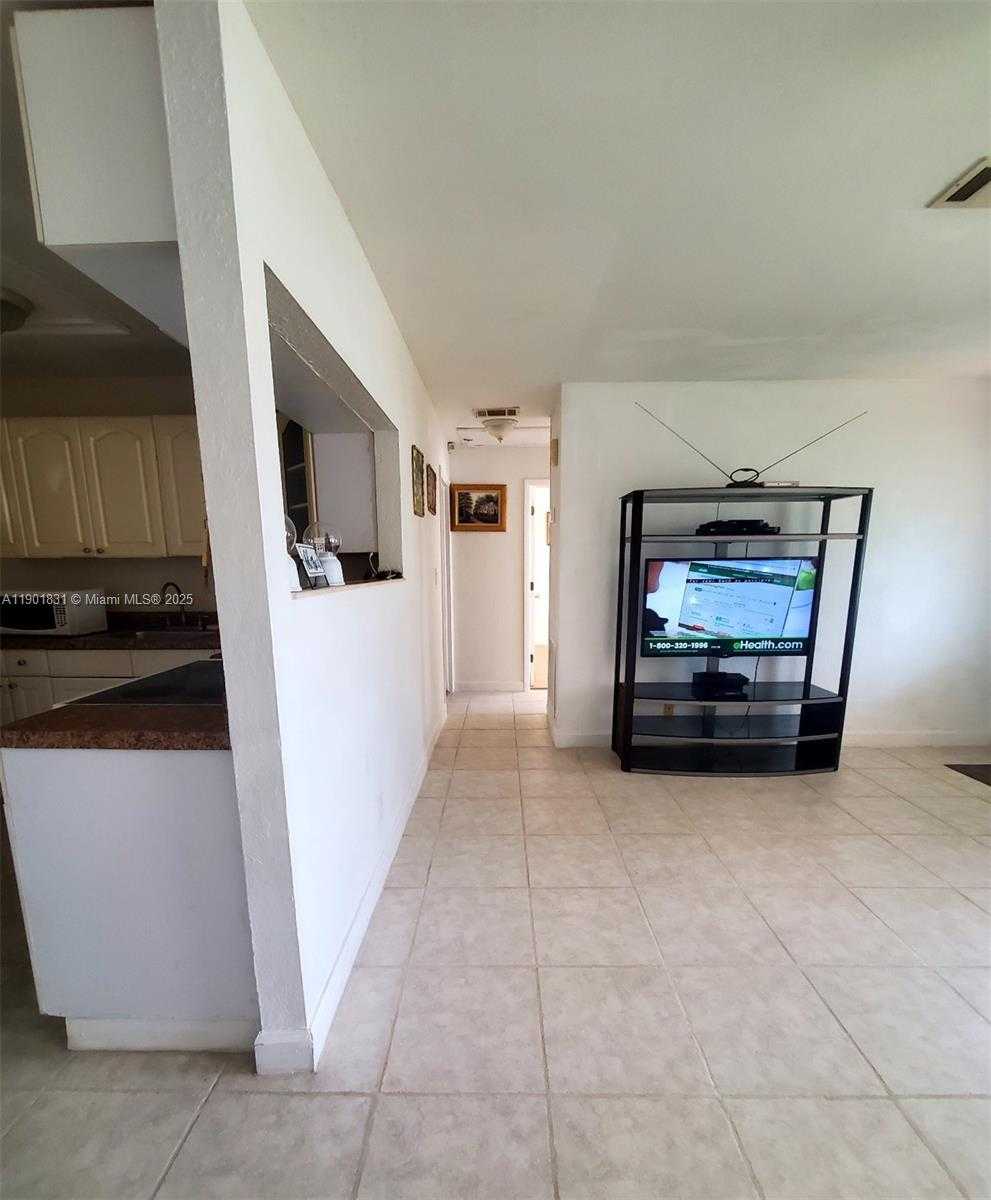 Small Image of Hollywood Number 4