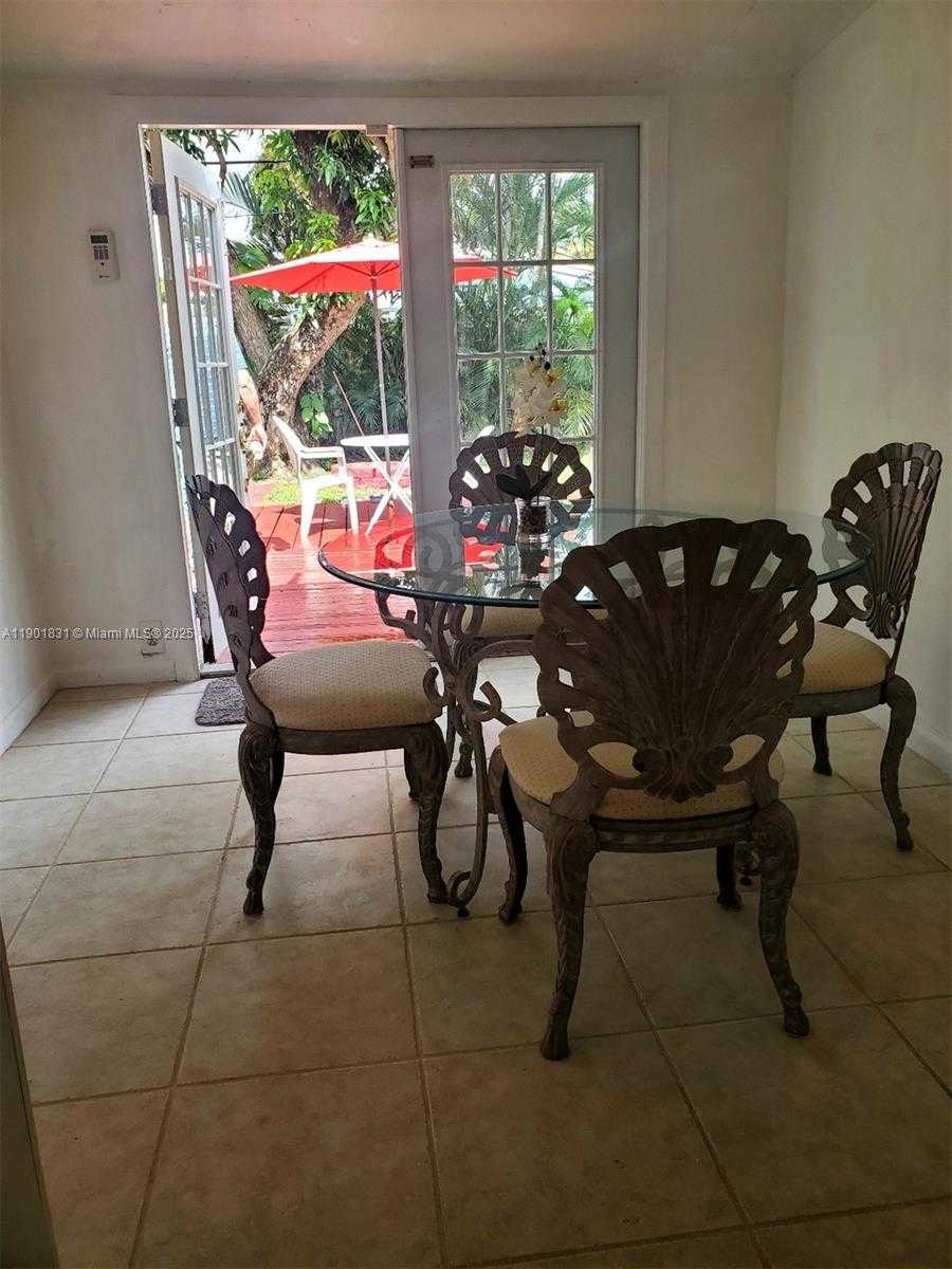 Small Image of Hollywood Number 5