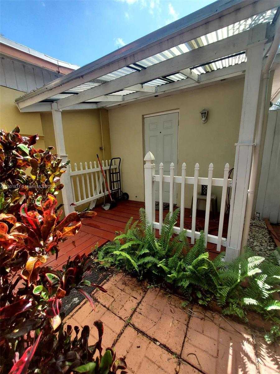 Small Image of Hollywood Number 7