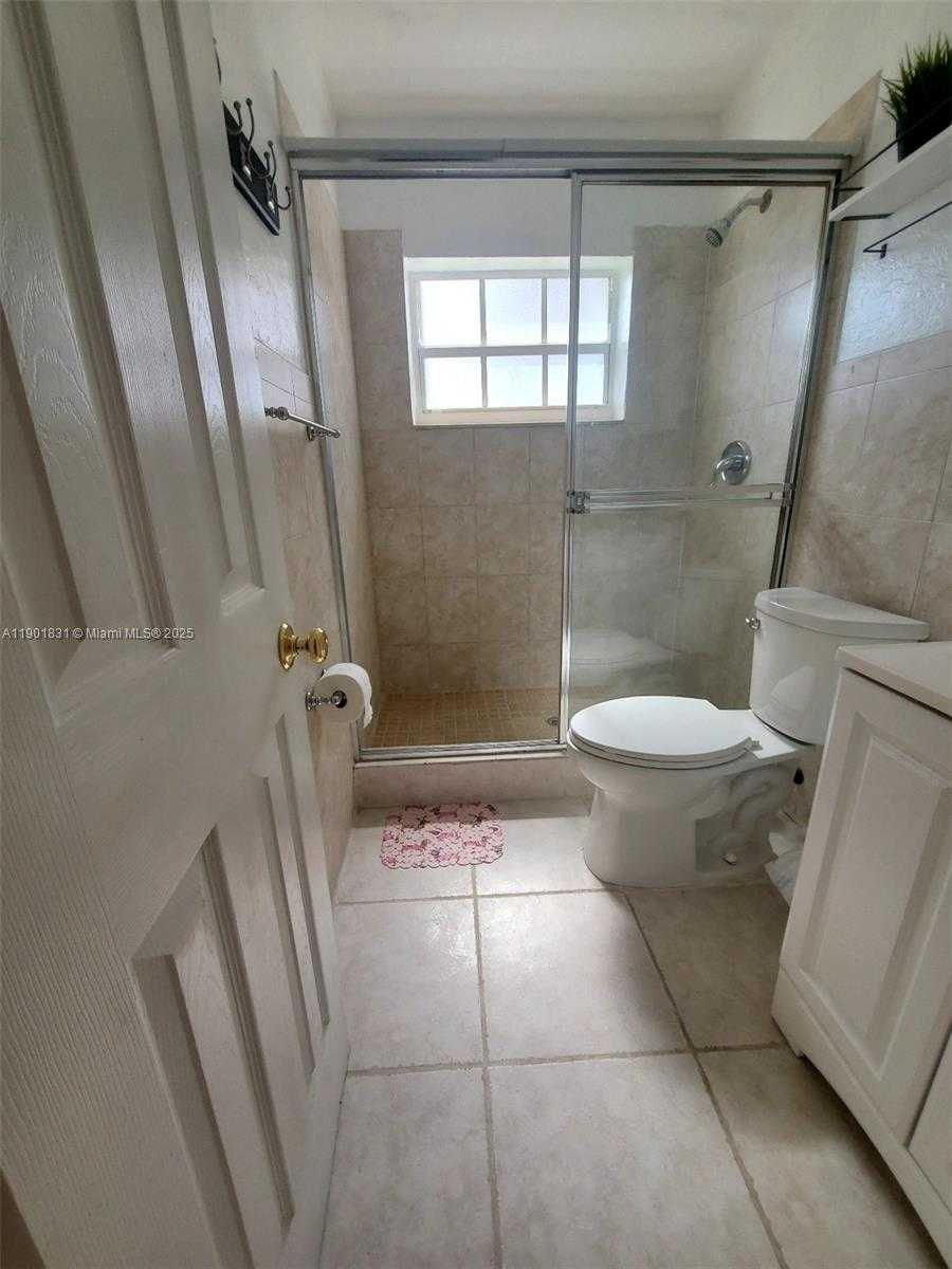 Small Image of Hollywood Number 9