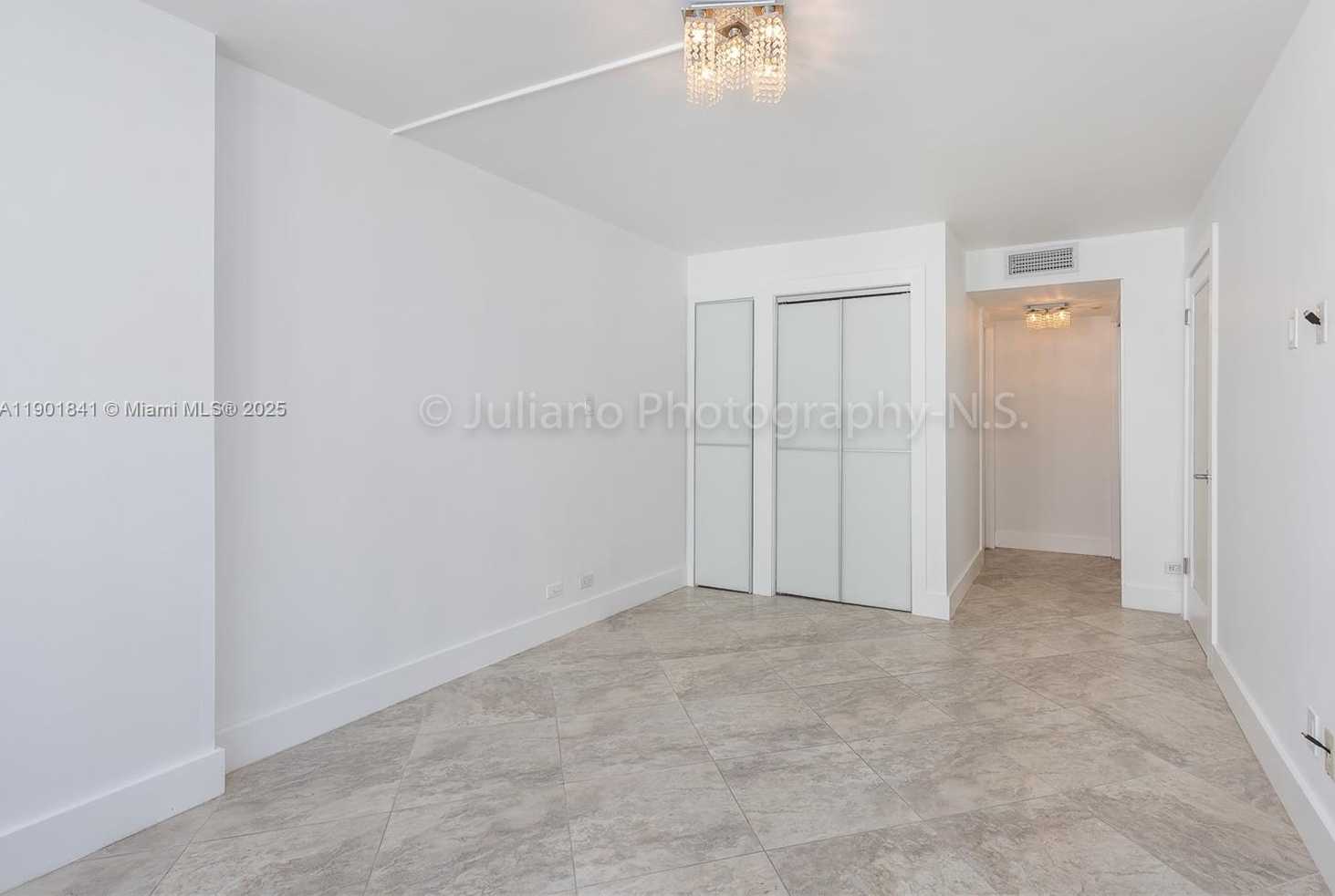 Small Image of 6039 COLLINS AVE #1415, Miami Beach Number 10
