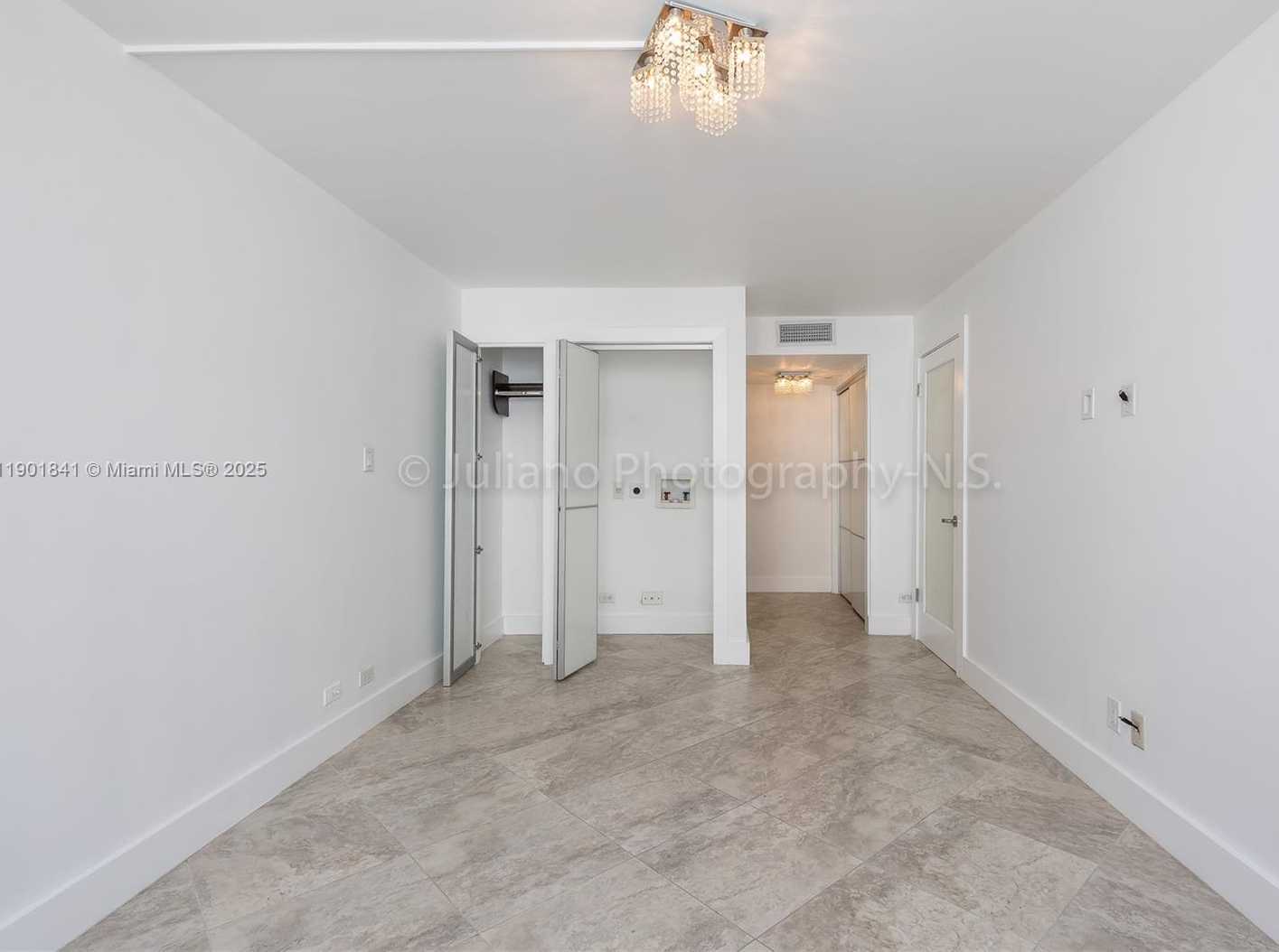Small Image of 6039 COLLINS AVE #1415, Miami Beach Number 12