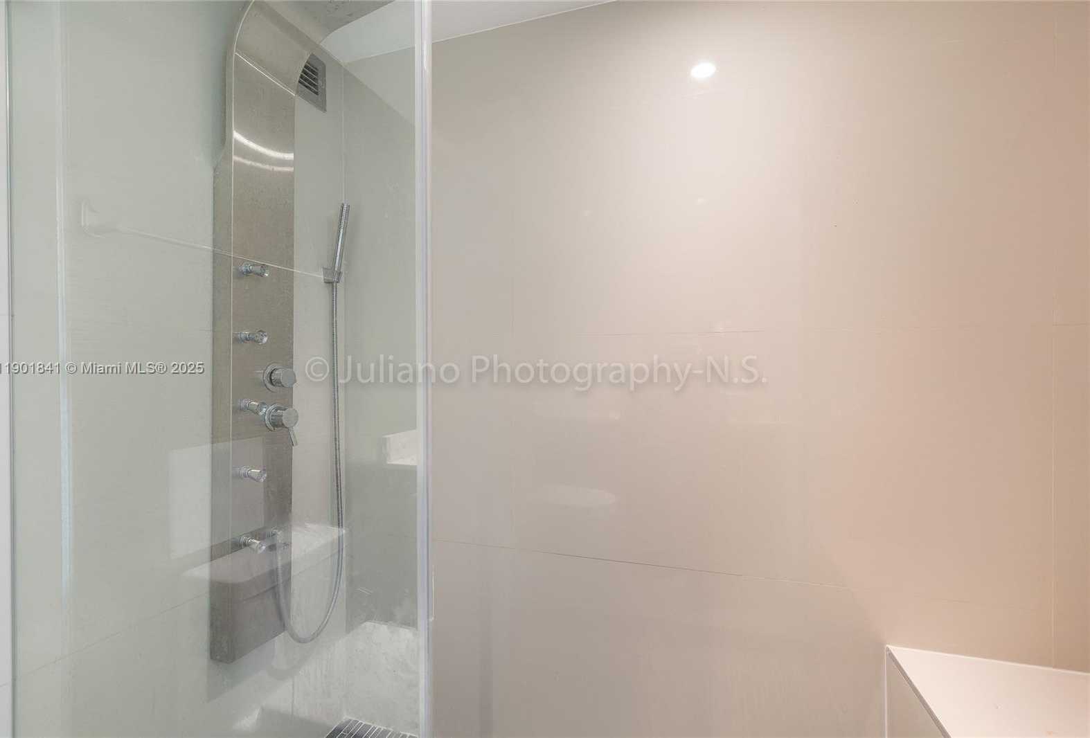 Small Image of 6039 COLLINS AVE #1415, Miami Beach Number 14