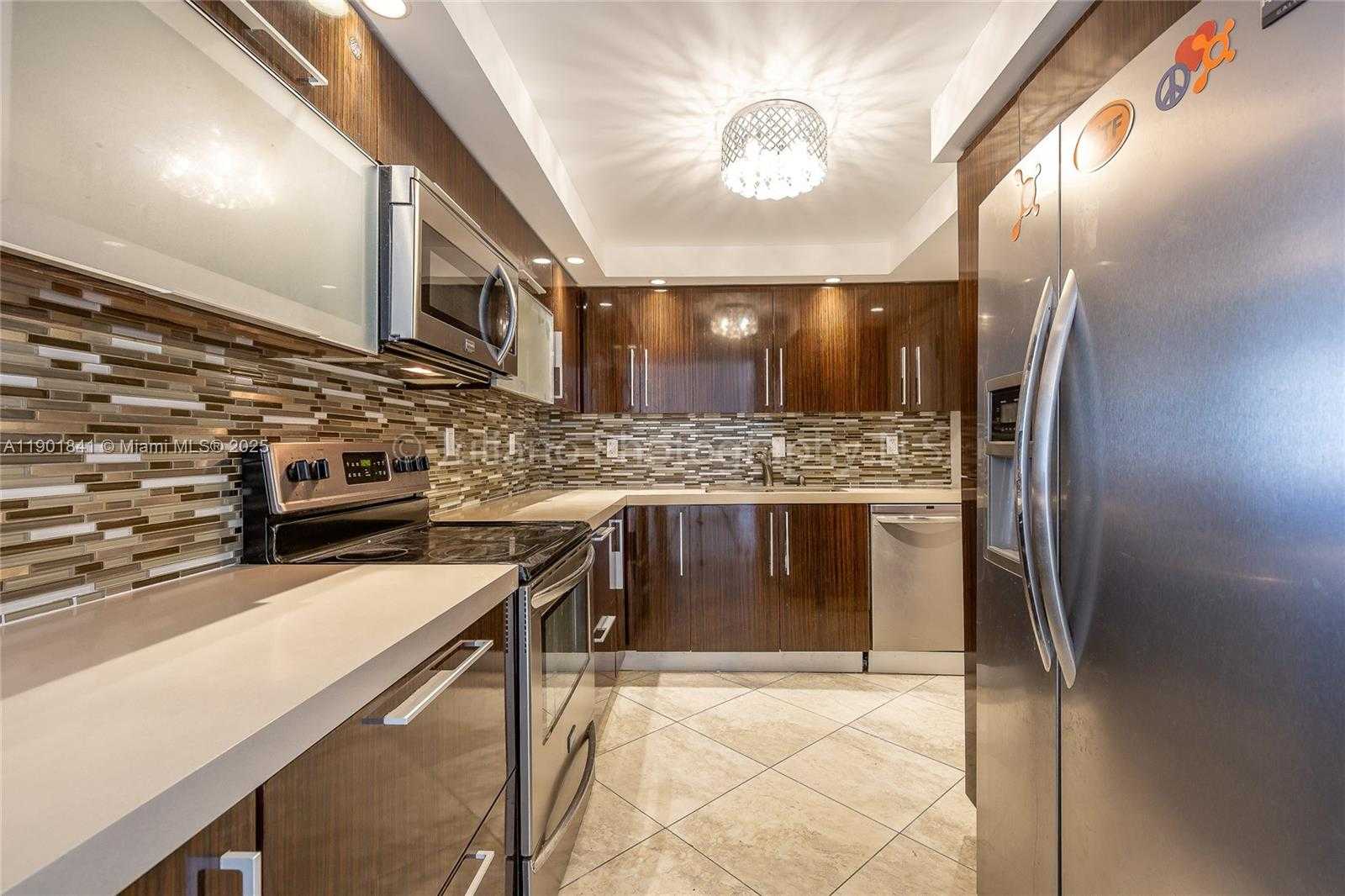 Small Image of 6039 COLLINS AVE #1415, Miami Beach Number 21