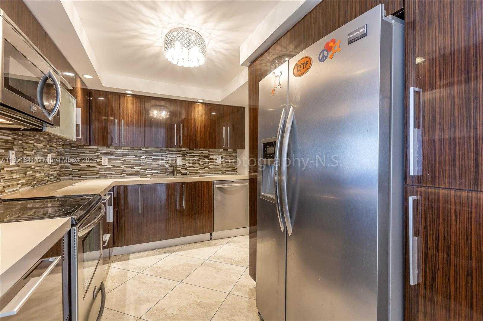 Small Image of 6039 COLLINS AVE #1415, Miami Beach Number 22