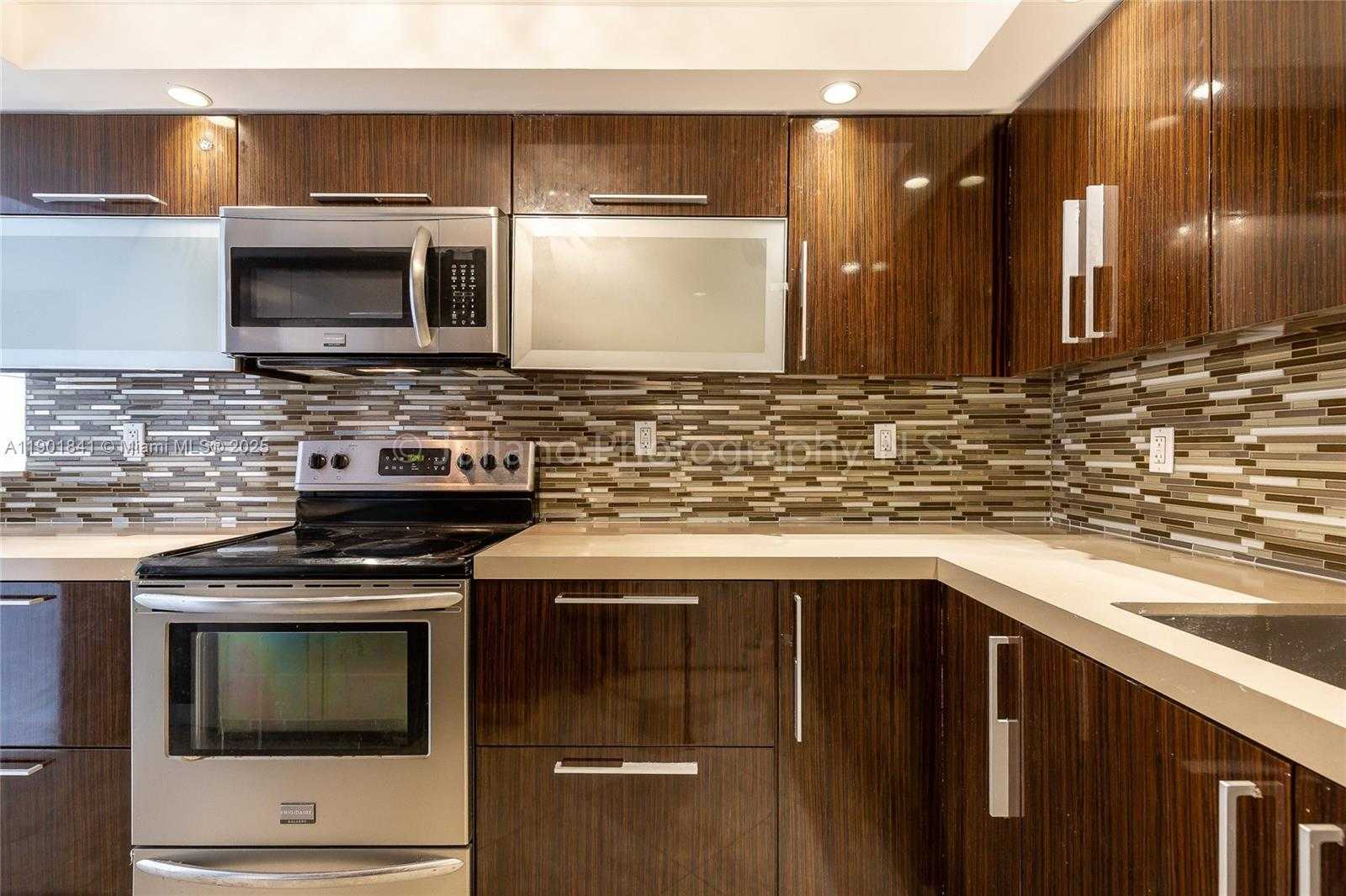 Small Image of 6039 COLLINS AVE #1415, Miami Beach Number 23