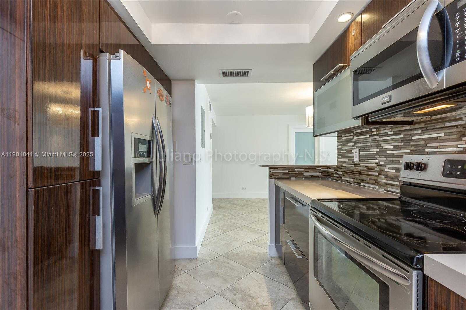 Small Image of 6039 COLLINS AVE #1415, Miami Beach Number 24