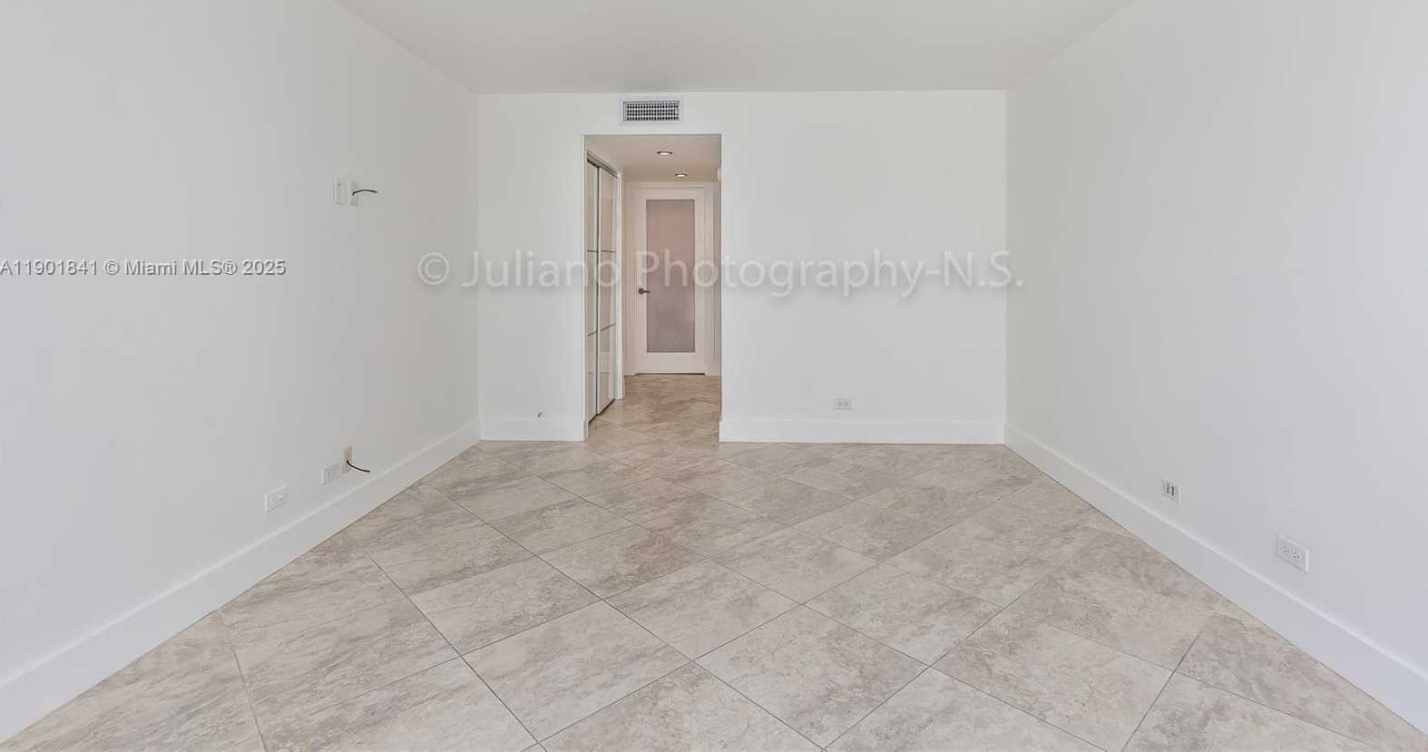 Small Image of 6039 COLLINS AVE #1415, Miami Beach Number 3