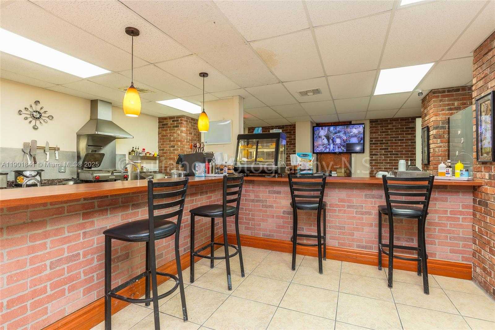 Small Image of 6039 COLLINS AVE #1415, Miami Beach Number 31