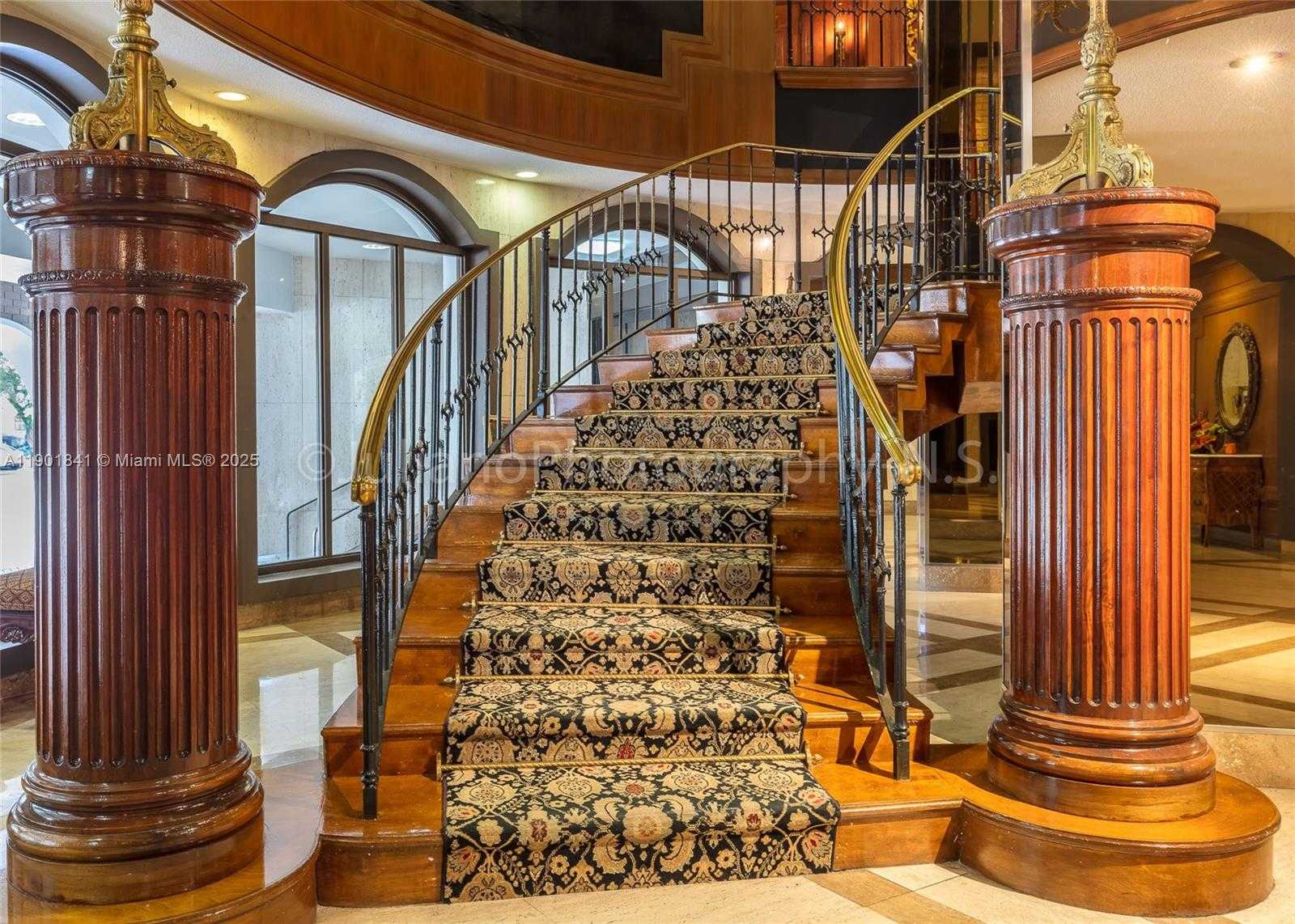 Small Image of 6039 COLLINS AVE #1415, Miami Beach Number 32