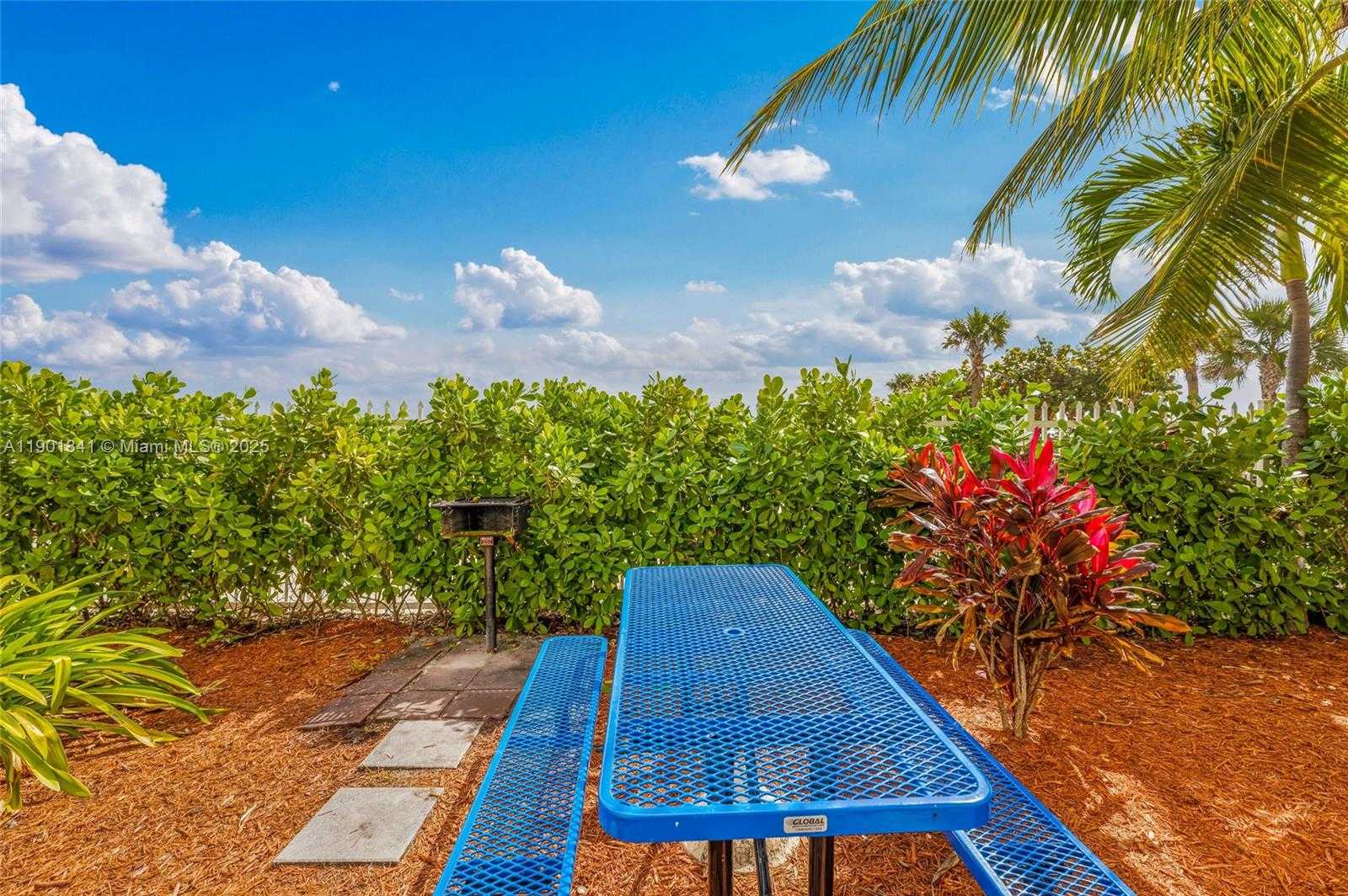 Small Image of 6039 COLLINS AVE #1415, Miami Beach Number 37