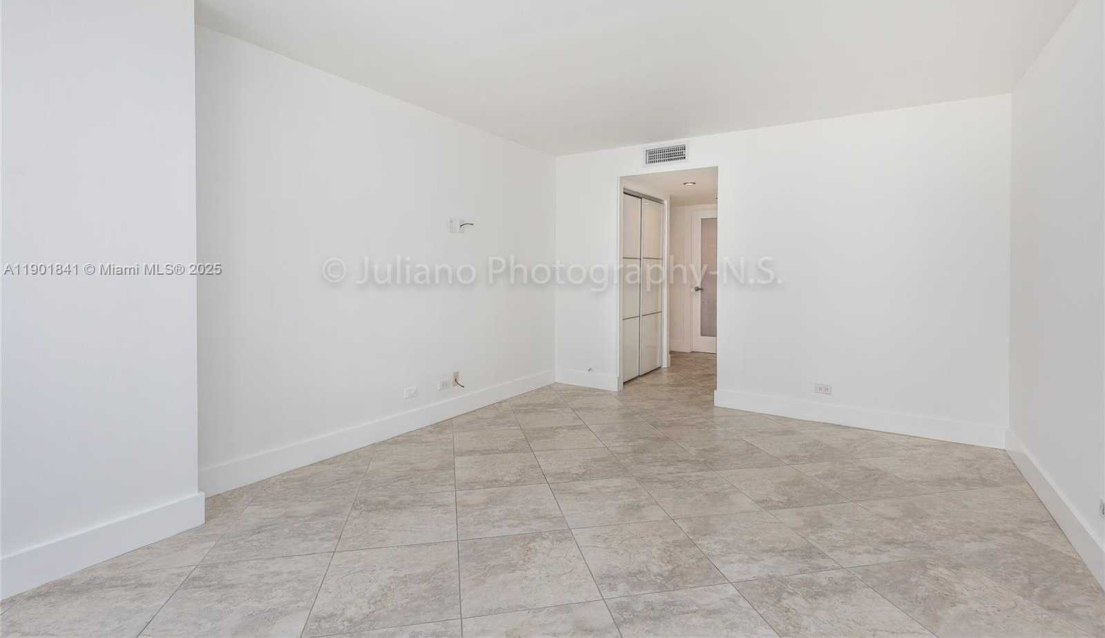 Small Image of 6039 COLLINS AVE #1415, Miami Beach Number 4