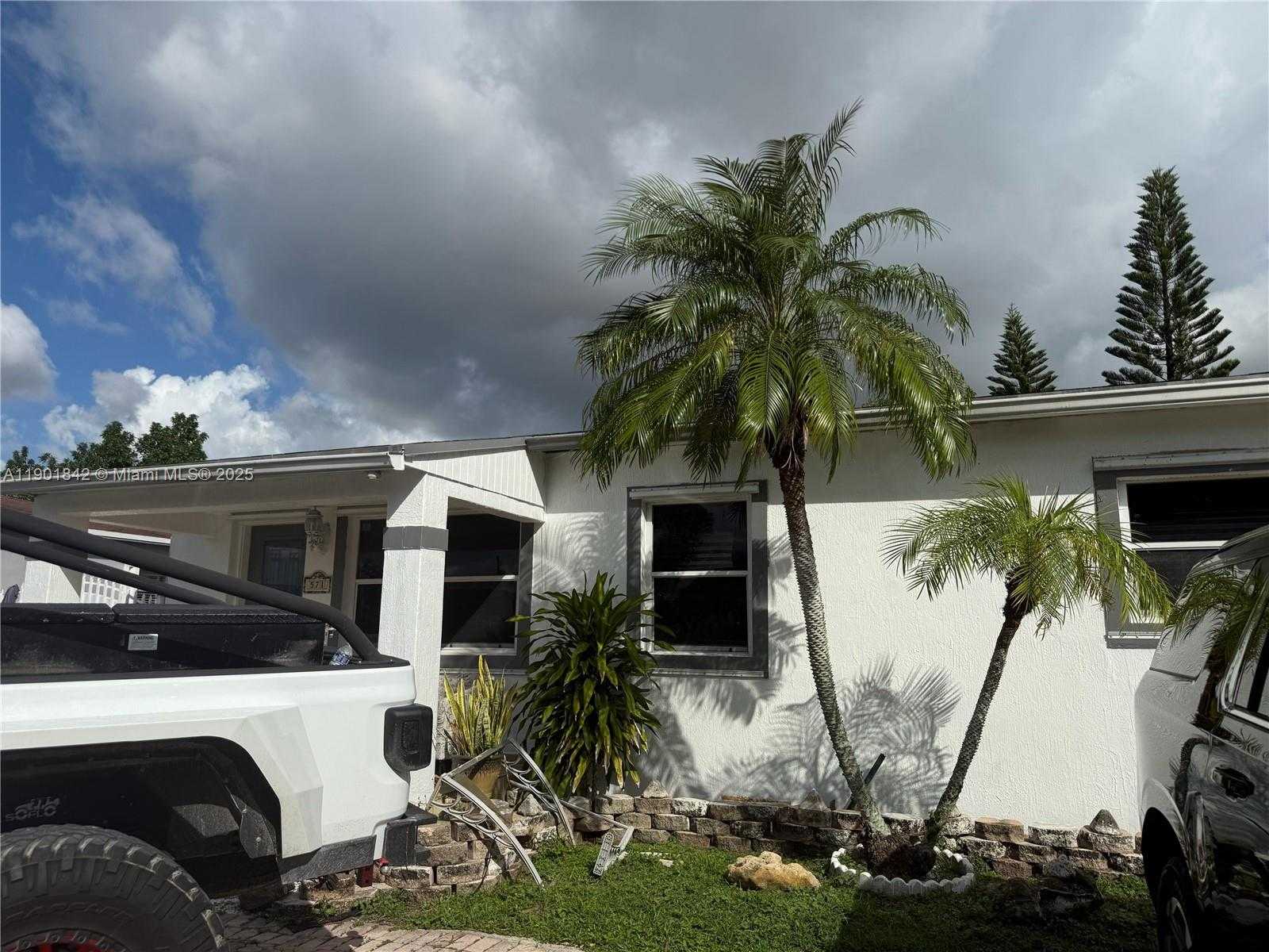 Small Image of 571 EAST 59TH ST #A, Hialeah Number 2