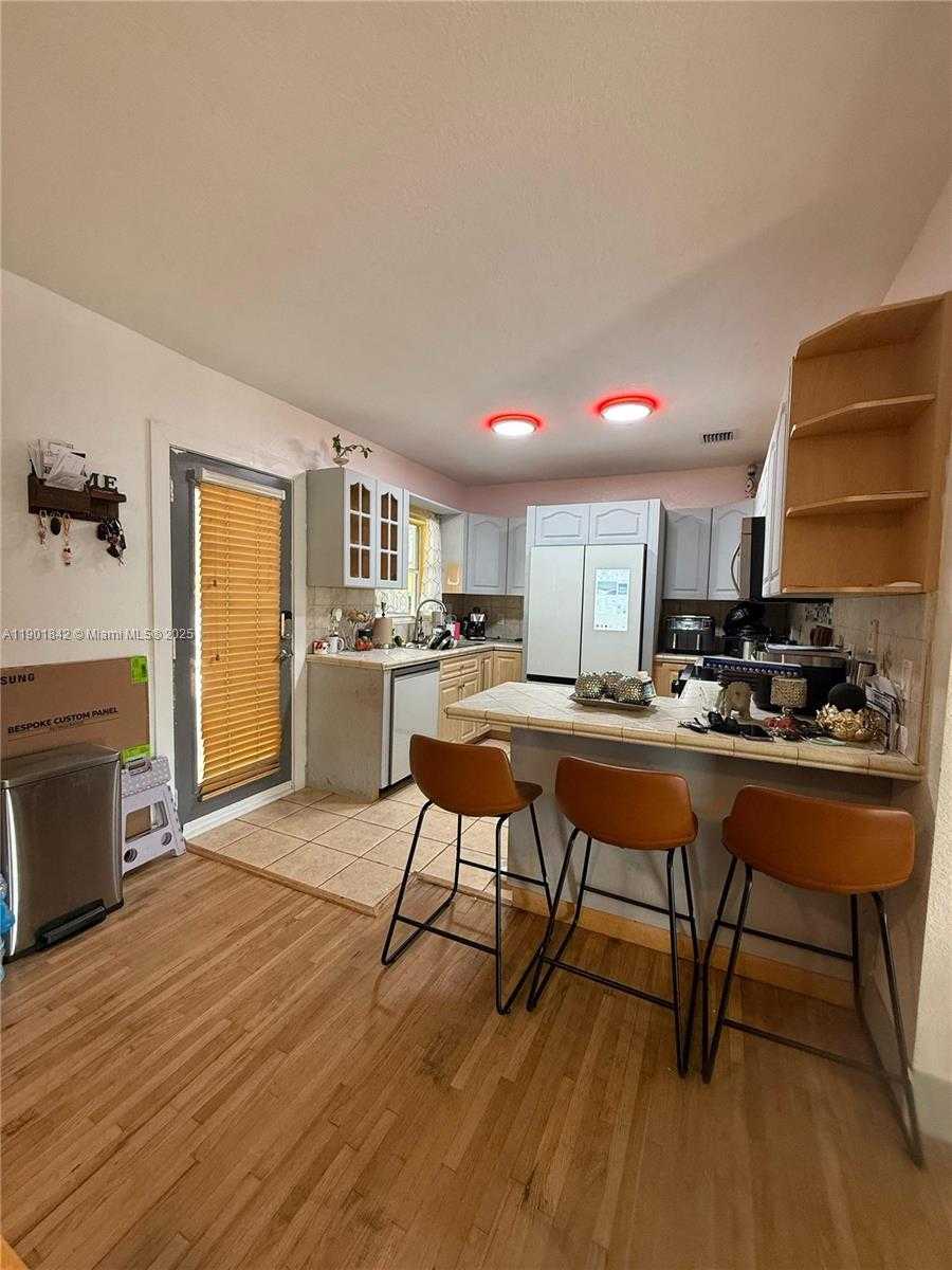 Small Image of 571 EAST 59TH ST #A, Hialeah Number 3