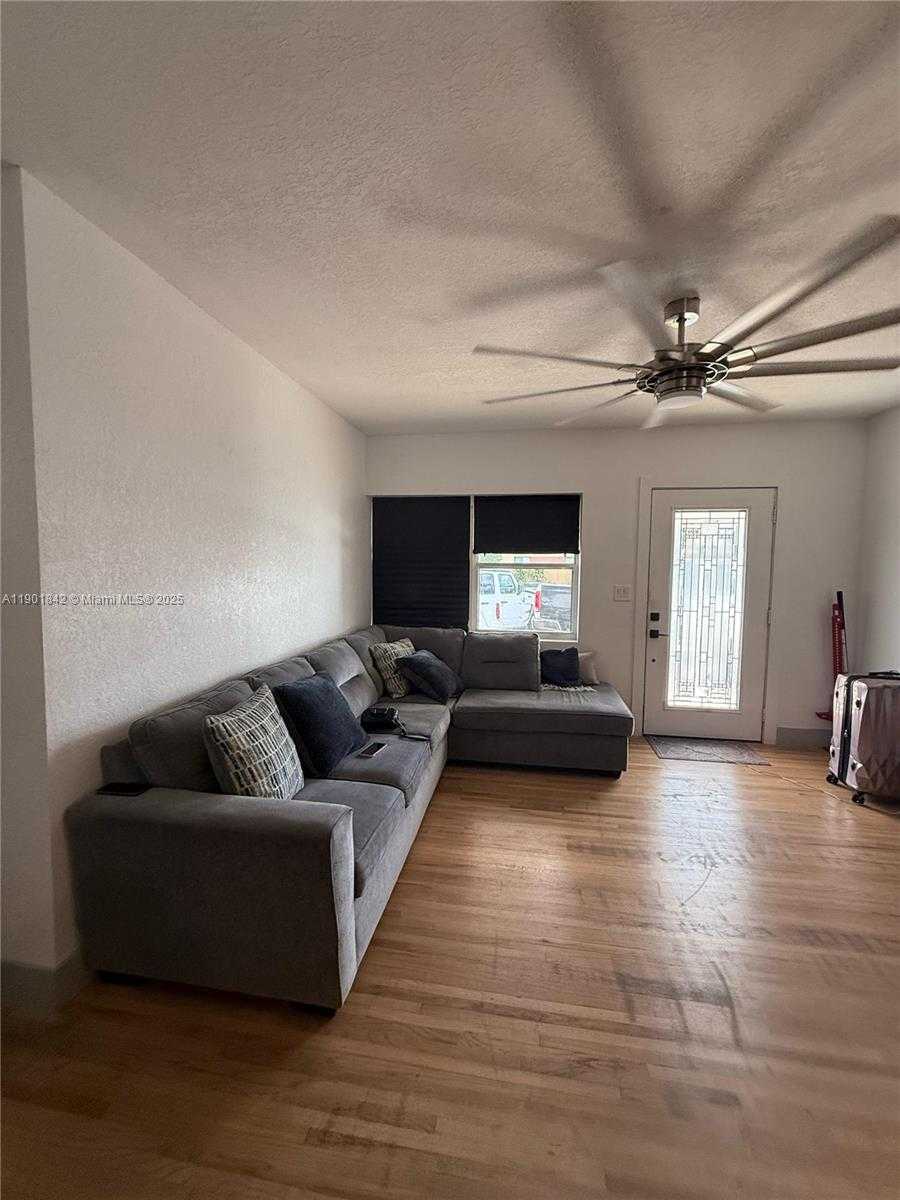 Small Image of 571 EAST 59TH ST #A, Hialeah Number 7