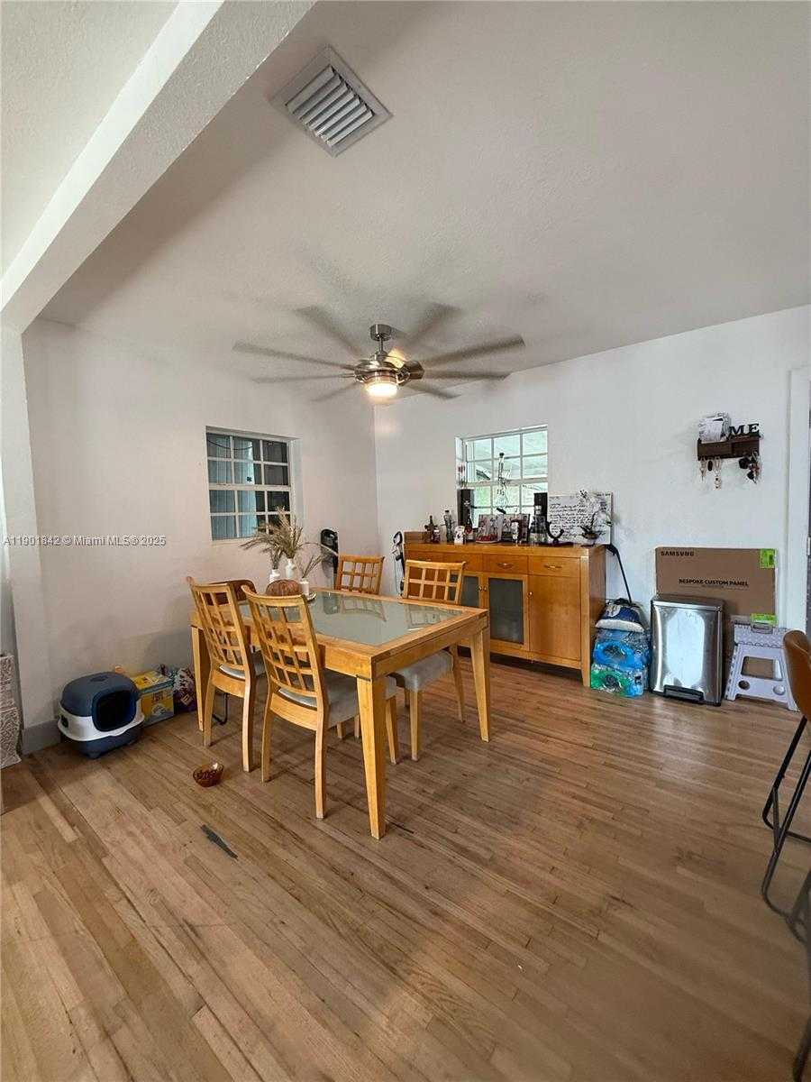 Small Image of 571 EAST 59TH ST #A, Hialeah Number 8