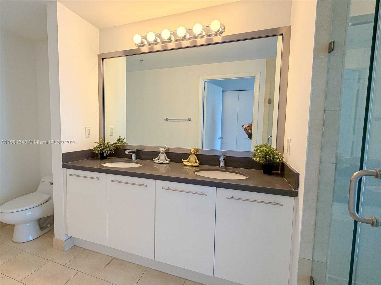 Small Image of 90 SOUTH WEST 3RD ST #2401, Miami Number 26