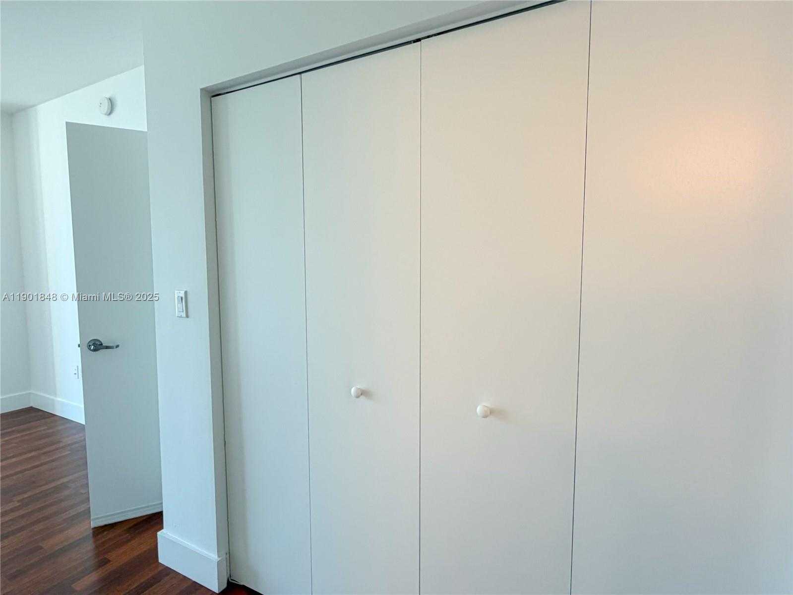 Small Image of 90 SOUTH WEST 3RD ST #2401, Miami Number 34