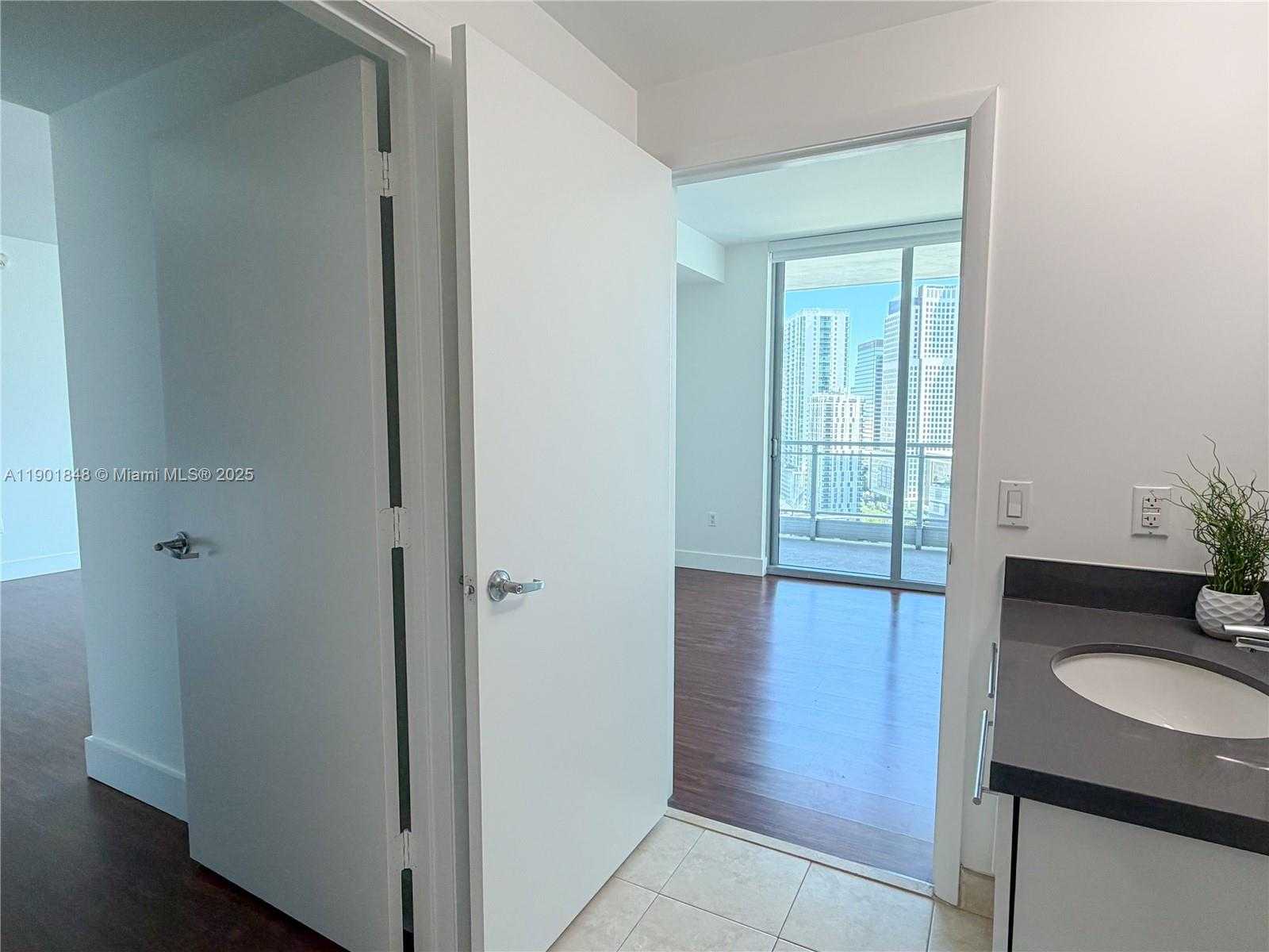 Small Image of 90 SOUTH WEST 3RD ST #2401, Miami Number 40