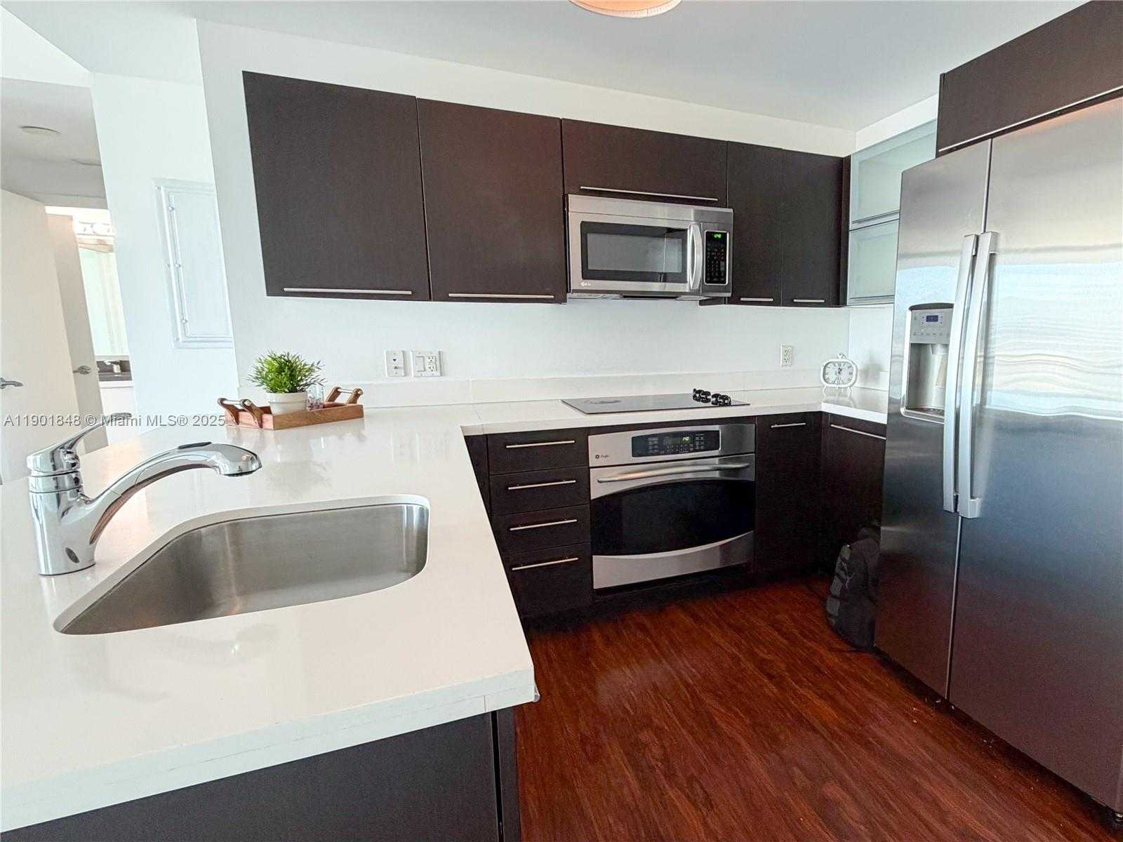 Small Image of 90 SOUTH WEST 3RD ST #2401, Miami Number 8