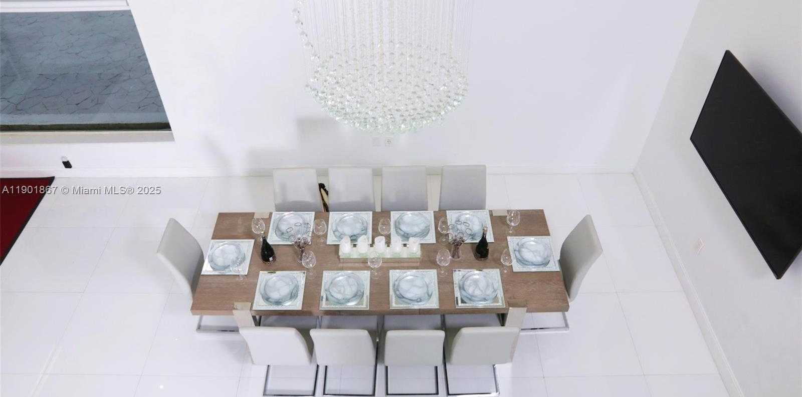 Small Image of 6003 UMBRELLA TREE LN, Tamarac Number 14