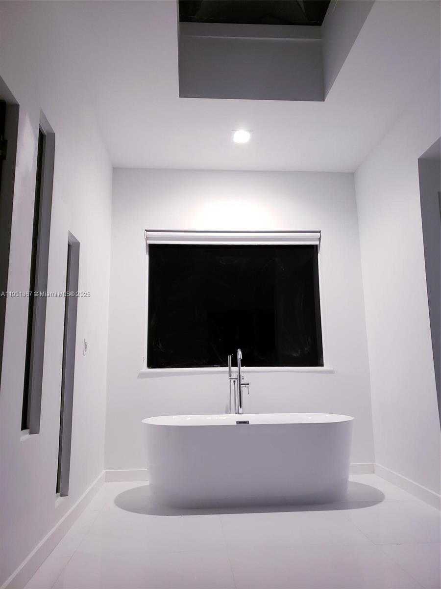 Small Image of 6003 UMBRELLA TREE LN, Tamarac Number 18